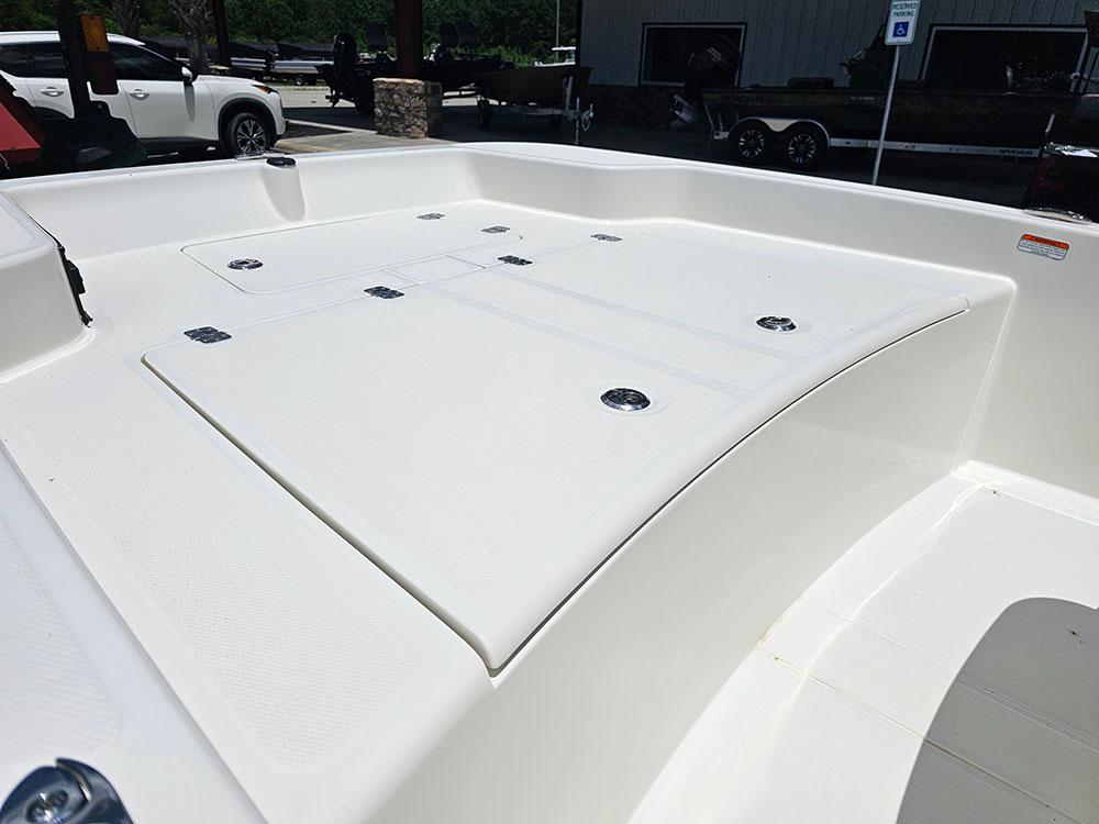 2025 Mako Pro Skiff 15 CC boat deck, featuring storage compartments and sleek design.