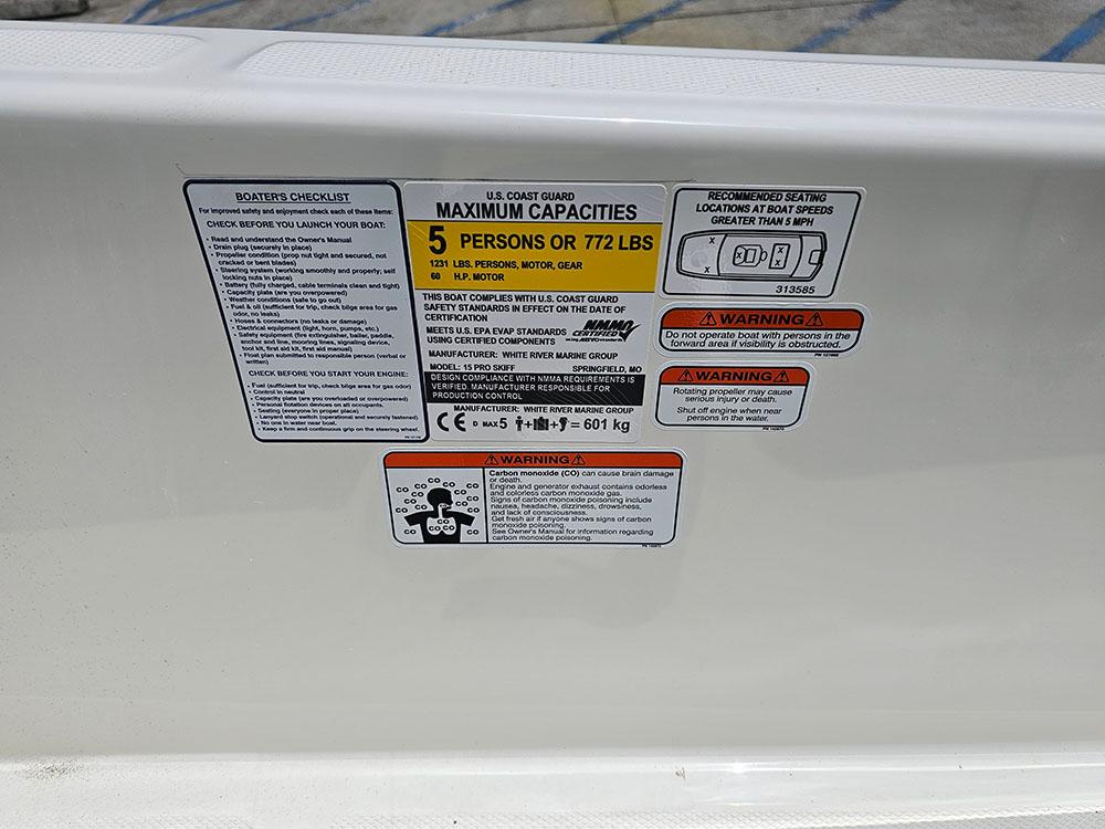 2025 Mako Pro Skiff 15 CC capacity label, 5 persons or 772 lbs, safety warnings included.
