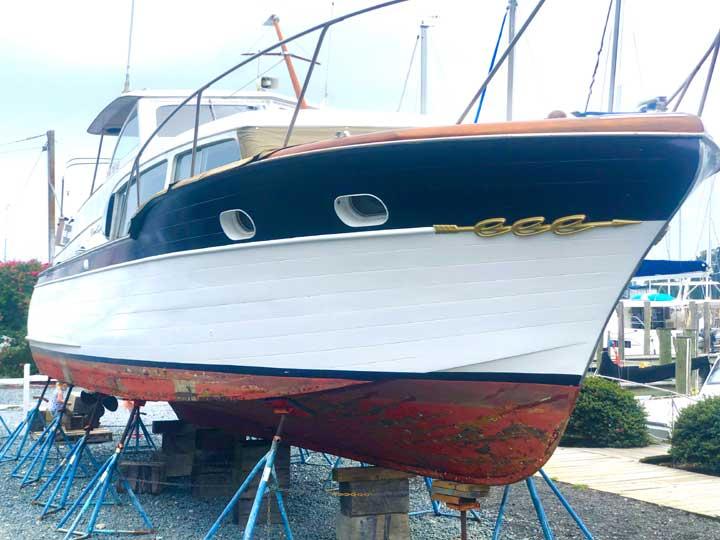 M 7054 CF Knot 10 Yacht Sales