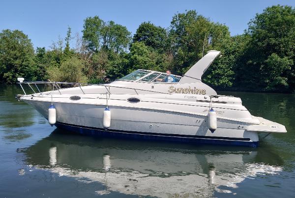2000 Cruisers Yachts 2870 Express