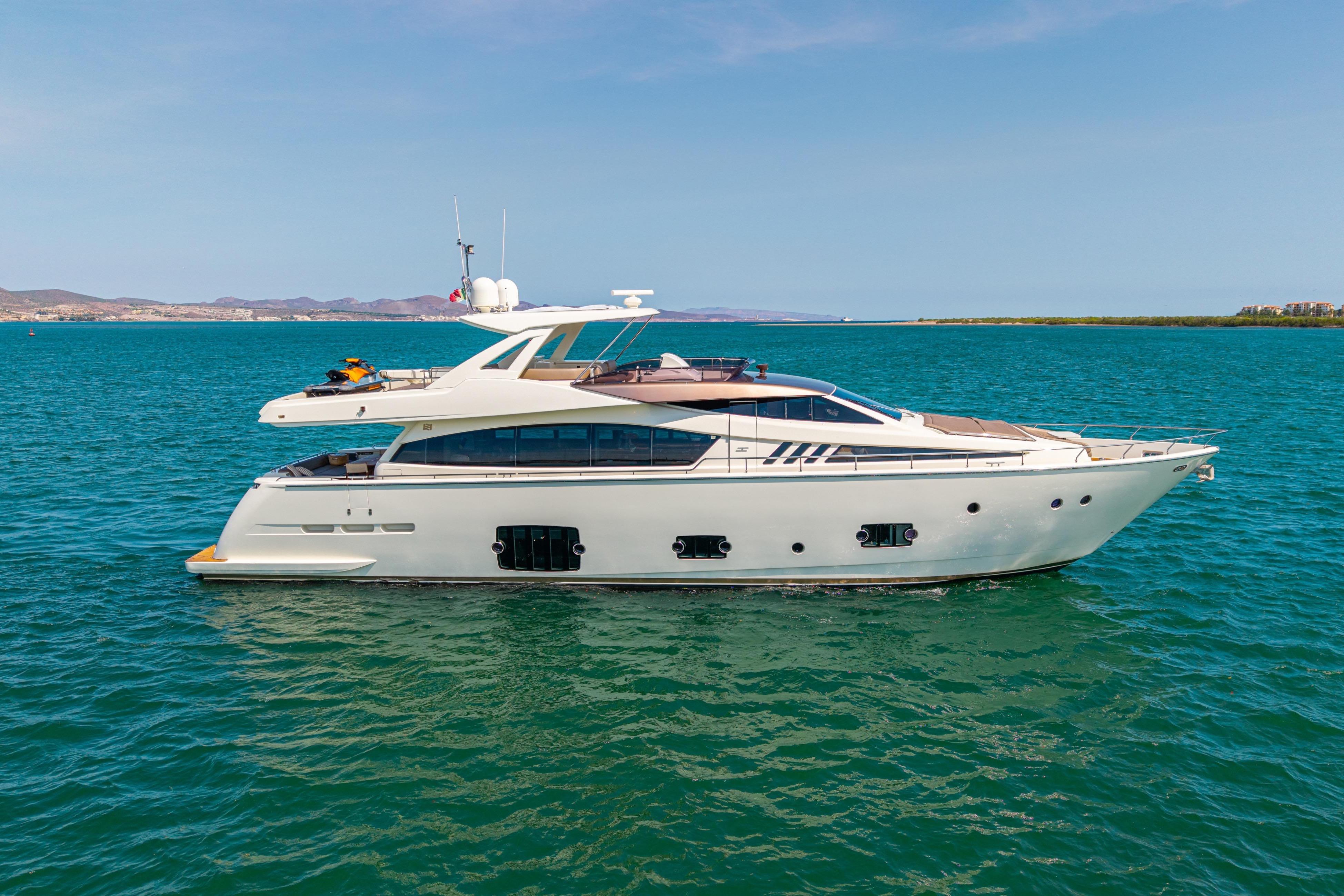 2013 Ferretti Yachts 800