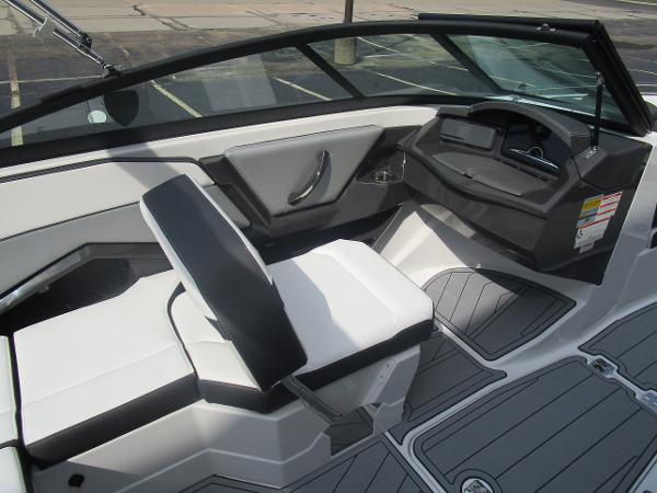2022 Monterey boat for sale, model of the boat is 218 Super Sport & Image # 15 of 32