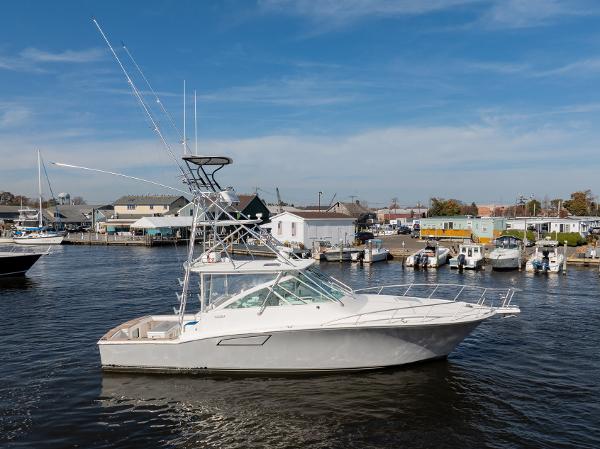 Photo of 2004 Cabo 40'