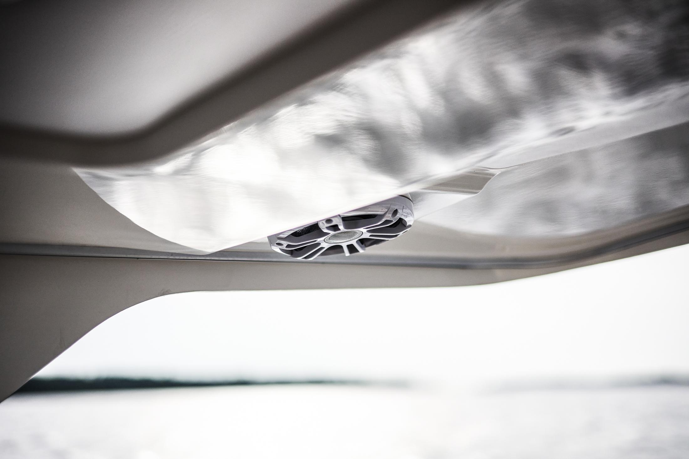 Skamander-Sorrento 2025 -FL-US-Ceiling speaker on Skamander Sorrento 2025 boat, with blurred water background.-9722985 | Thumbnail