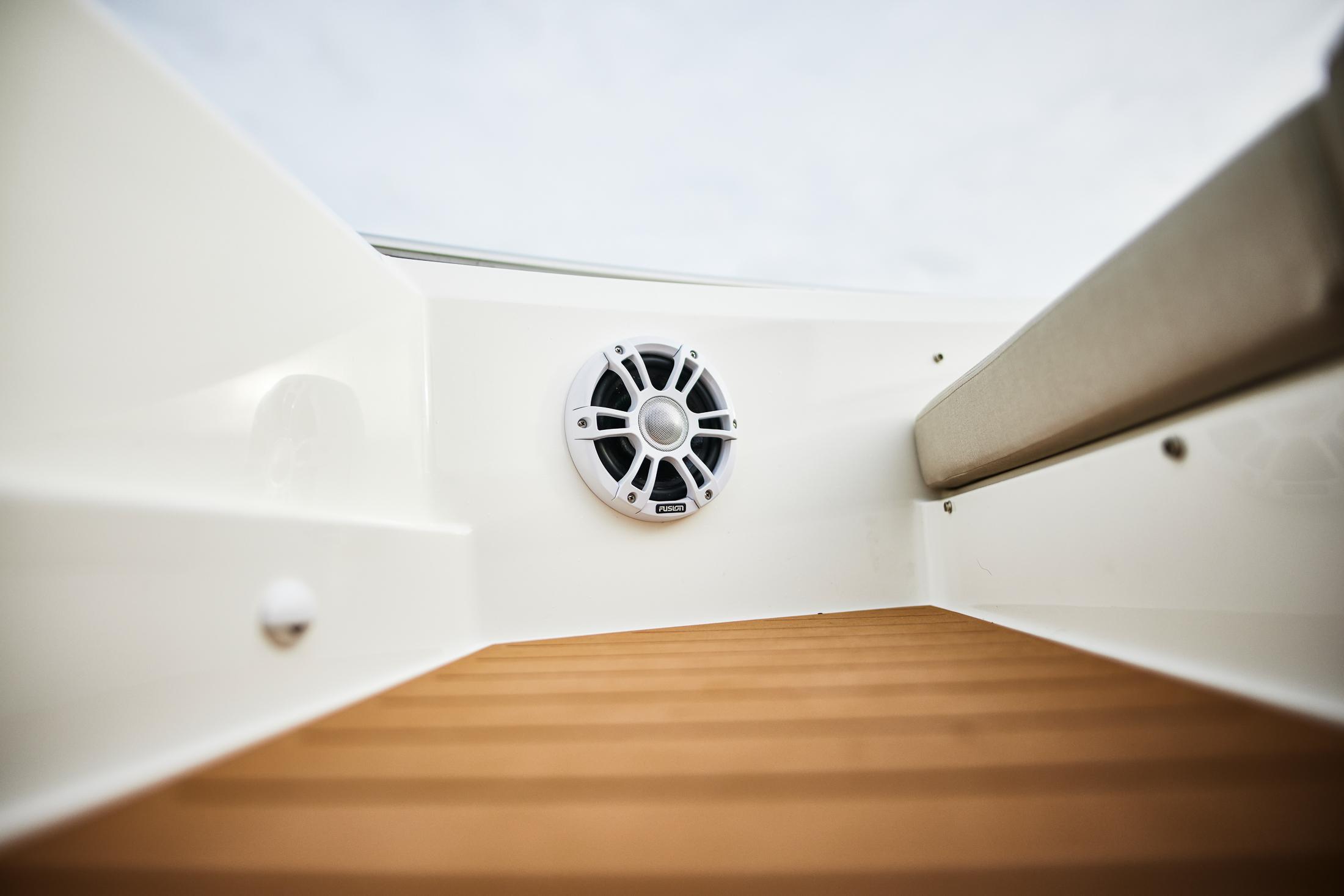 Skamander-Sorrento 2025 -FL-US-2025 Skamander Sorrento boat interior with speaker and wooden flooring.-9722985 | Thumbnail