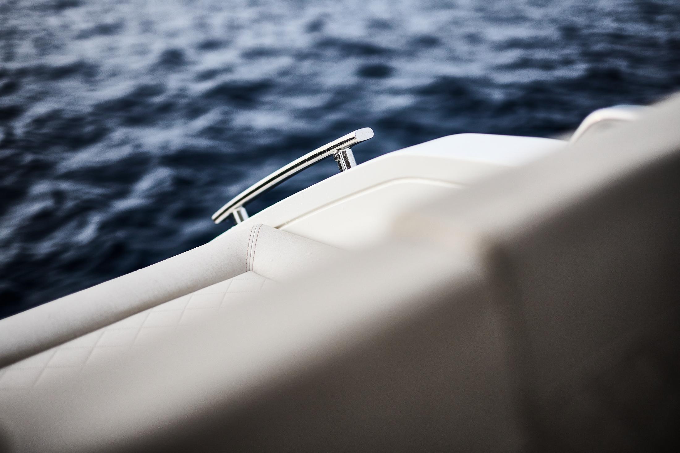 Skamander-Sorrento 2025 -FL-US-Skamander Sorrento 2025 boat detail with chrome railing against ocean backdrop.-9722985 | Thumbnail