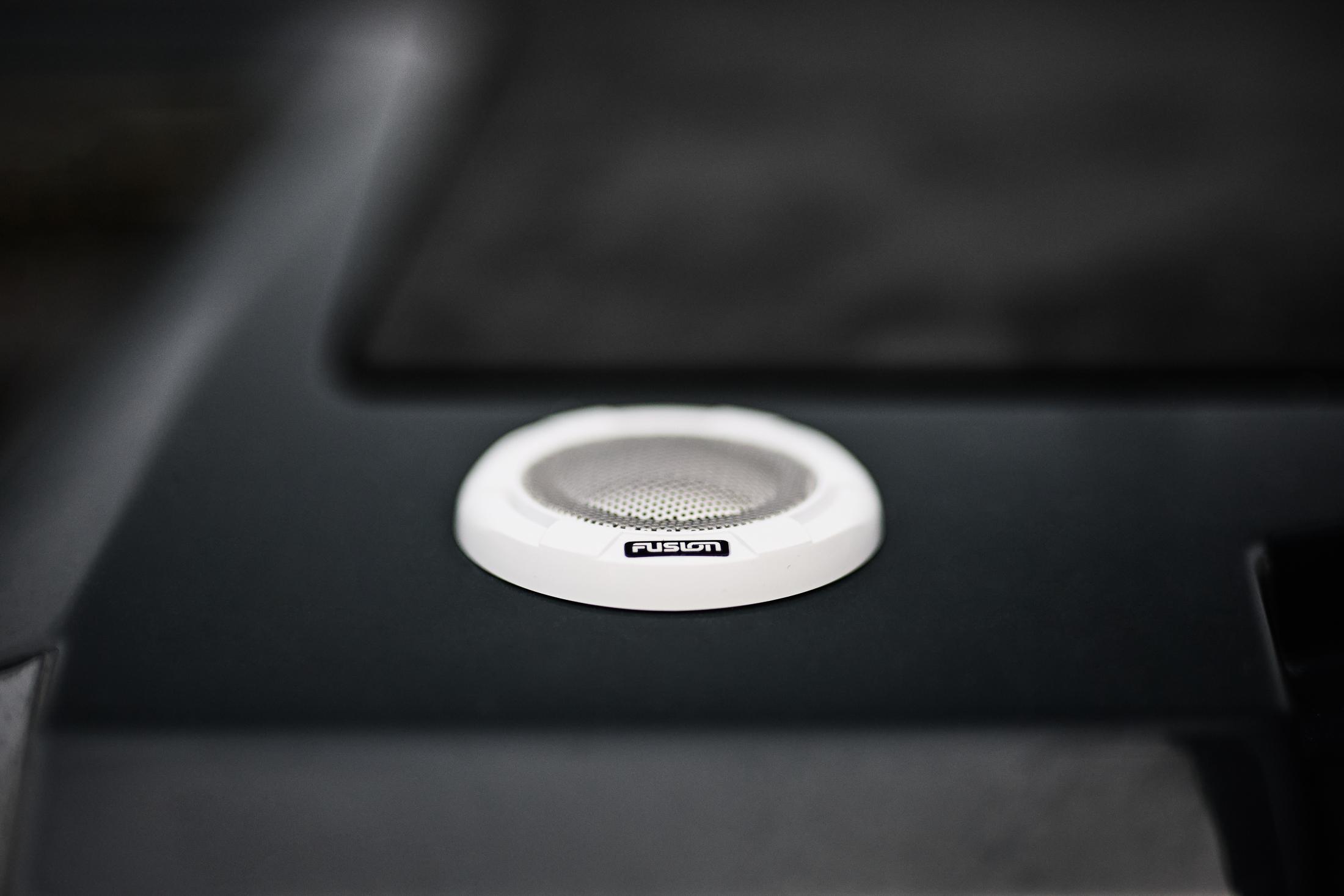 Skamander-Sorrento 2025 -FL-US-Speaker detail in 2025 Skamander Sorrento, featuring a Fusion audio component.-9722985 | Thumbnail