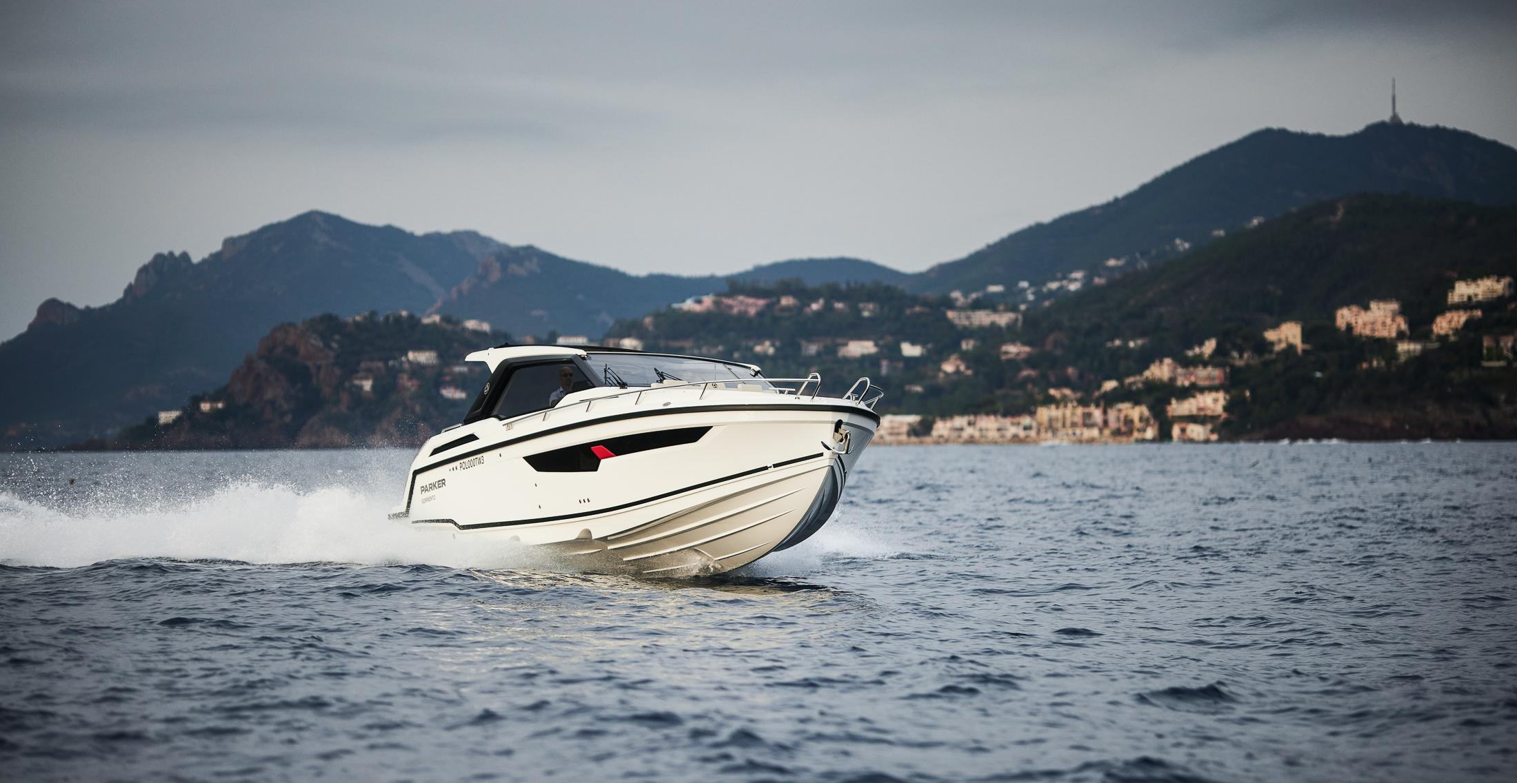 Skamander-Sorrento 2025 -FL-US-2025 Skamander Sorrento boat cruising on water with scenic mountain backdrop.-9722985 | Thumbnail