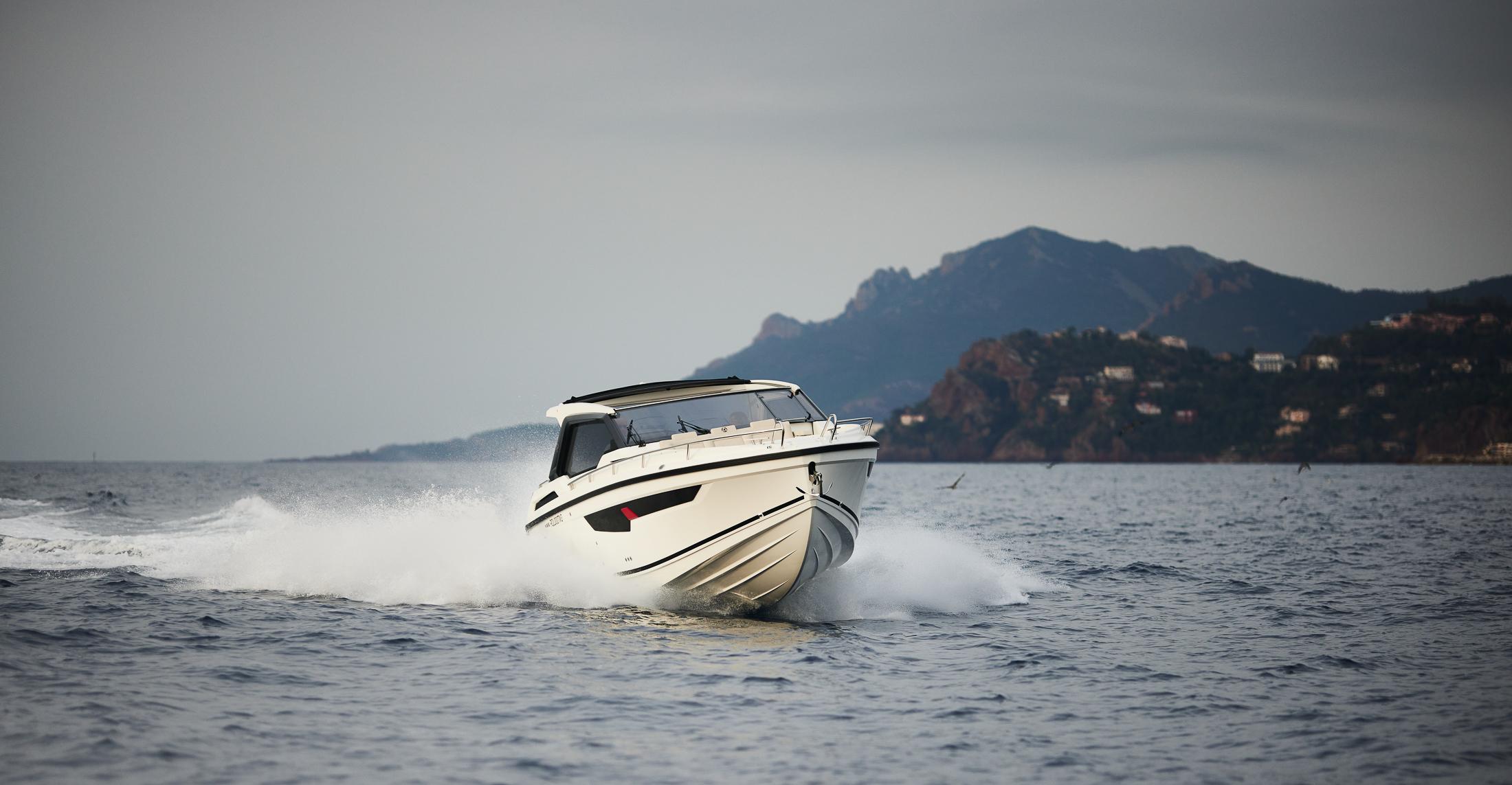 Skamander-Sorrento 2025 -FL-US-2025 Skamander Sorrento boat cruising on open water with scenic mountain backdrop.-9722985 | Thumbnail