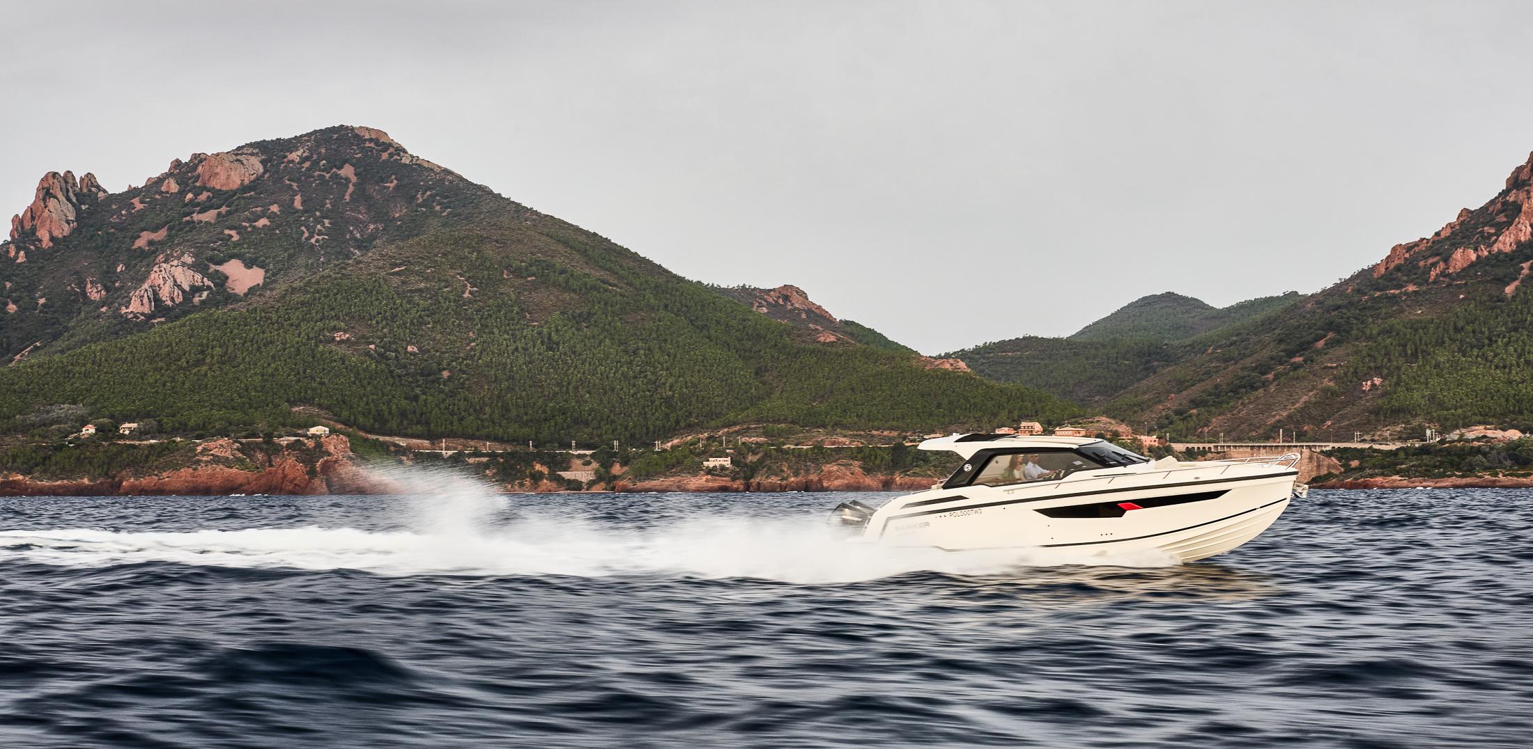 Skamander-Sorrento 2025 -FL-US-2025 Skamander Sorrento boat cruising on water with scenic mountain backdrop.-9722985 | Thumbnail