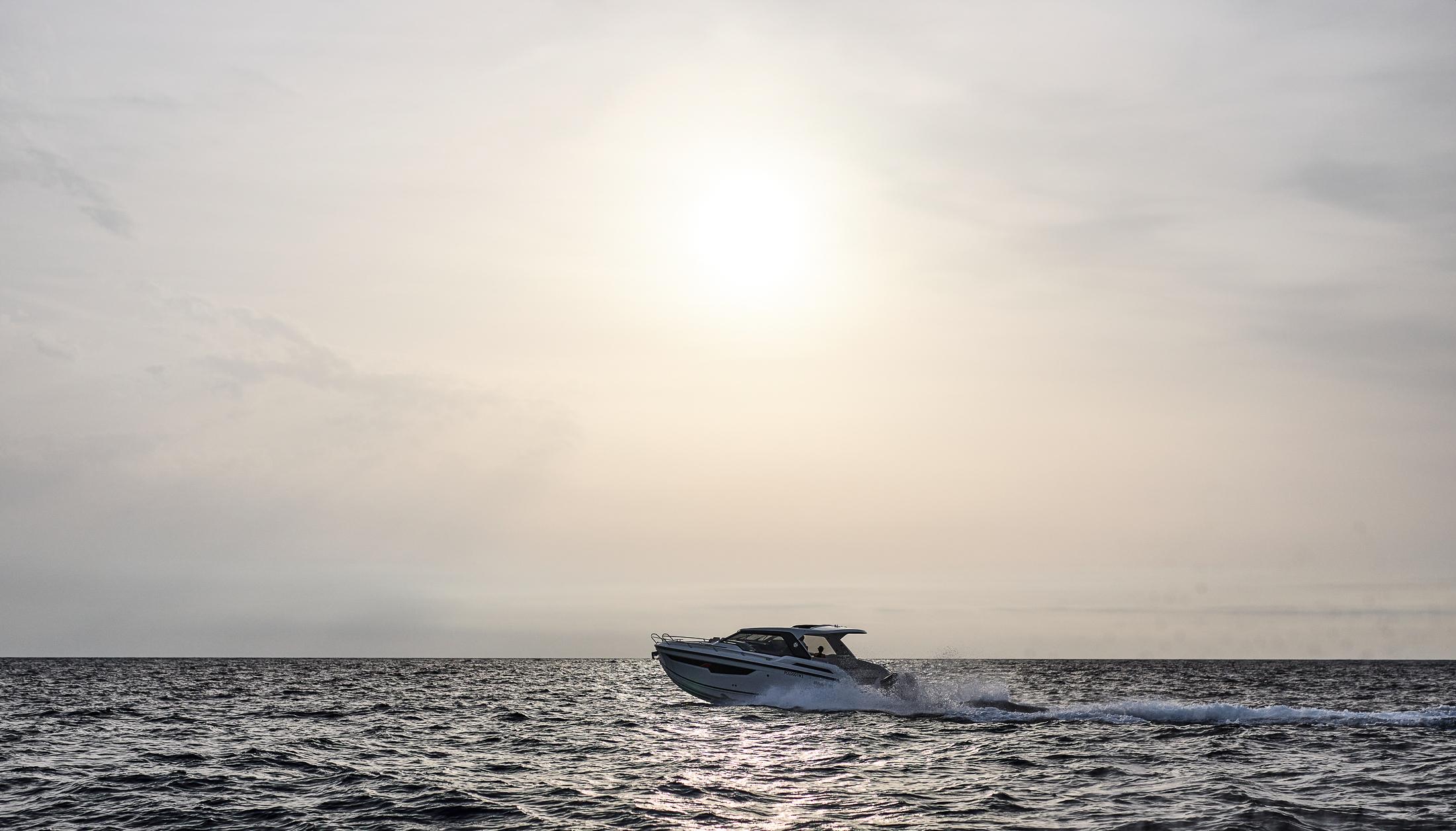 Skamander-Sorrento 2025 -FL-US-2025 Skamander Sorrento boat cruising on open sea at sunset.-9722985 | Thumbnail