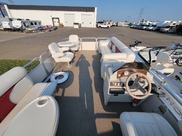 2009 Leisure Island boat for sale, model of the boat is 2225 & Image # 13 of 17