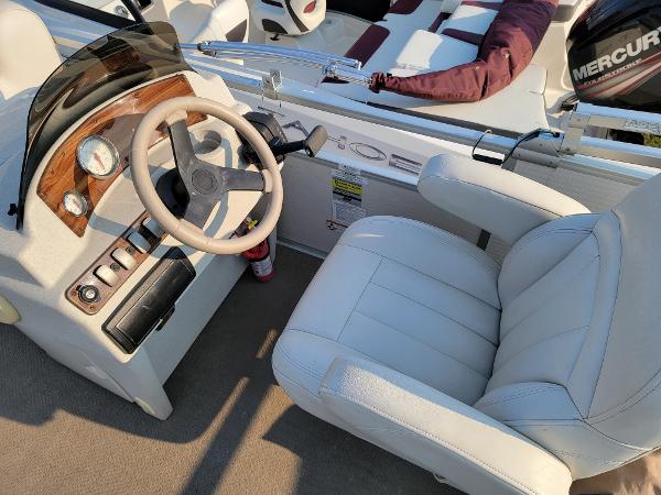 2009 Leisure Island boat for sale, model of the boat is 2225 & Image # 14 of 17