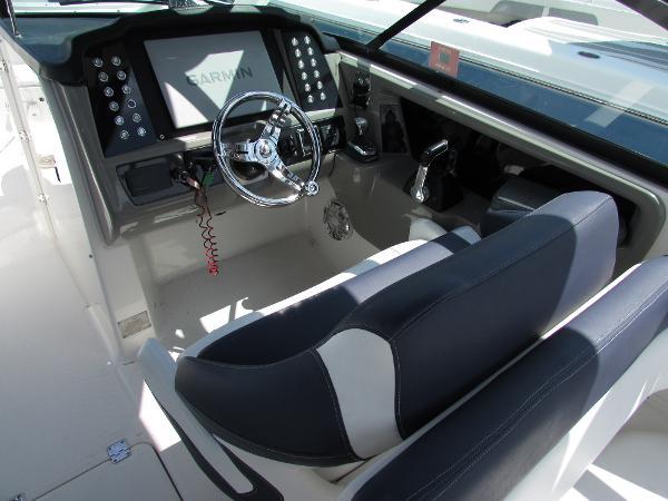 2018-robalo-r317-dual-console-power-9782991-20250505131009496-1_XLARGE