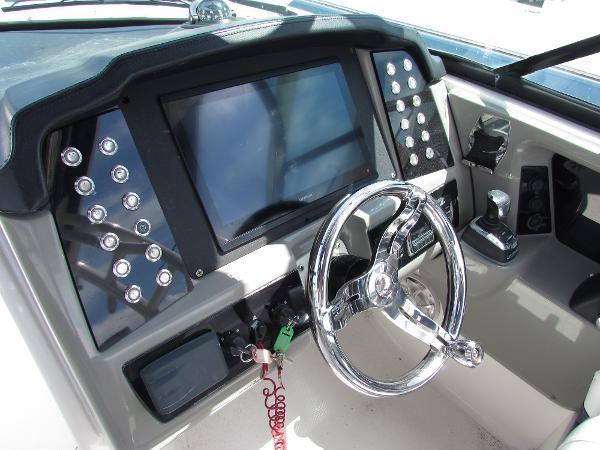 2018-robalo-r317-dual-console-power-9782991-20250505131010495-1_XLARGE