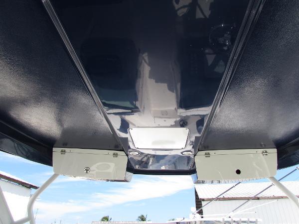 2018-robalo-r317-dual-console-power-9782991-20250505131017674-1_XLARGE
