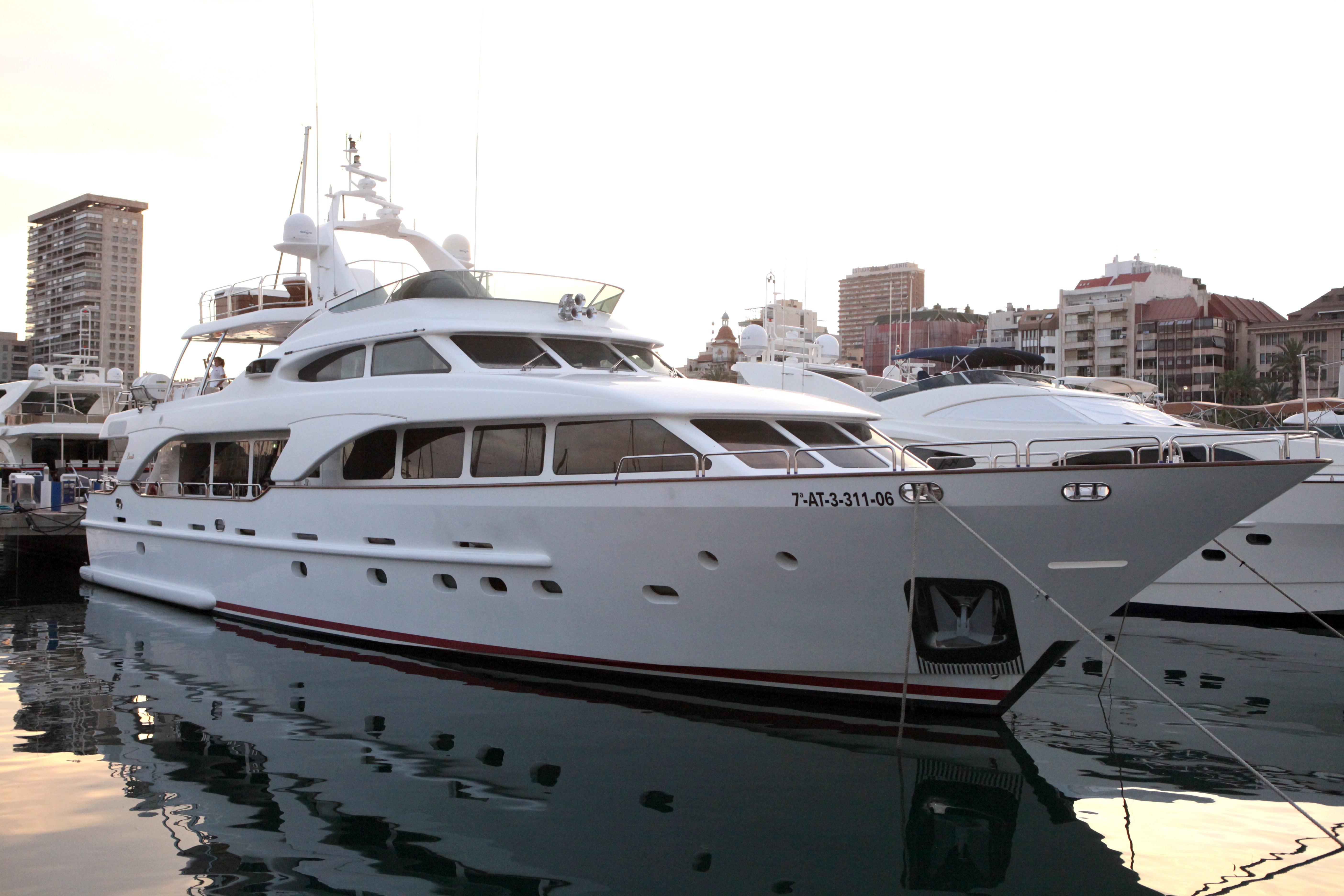 2004 Benetti 101 