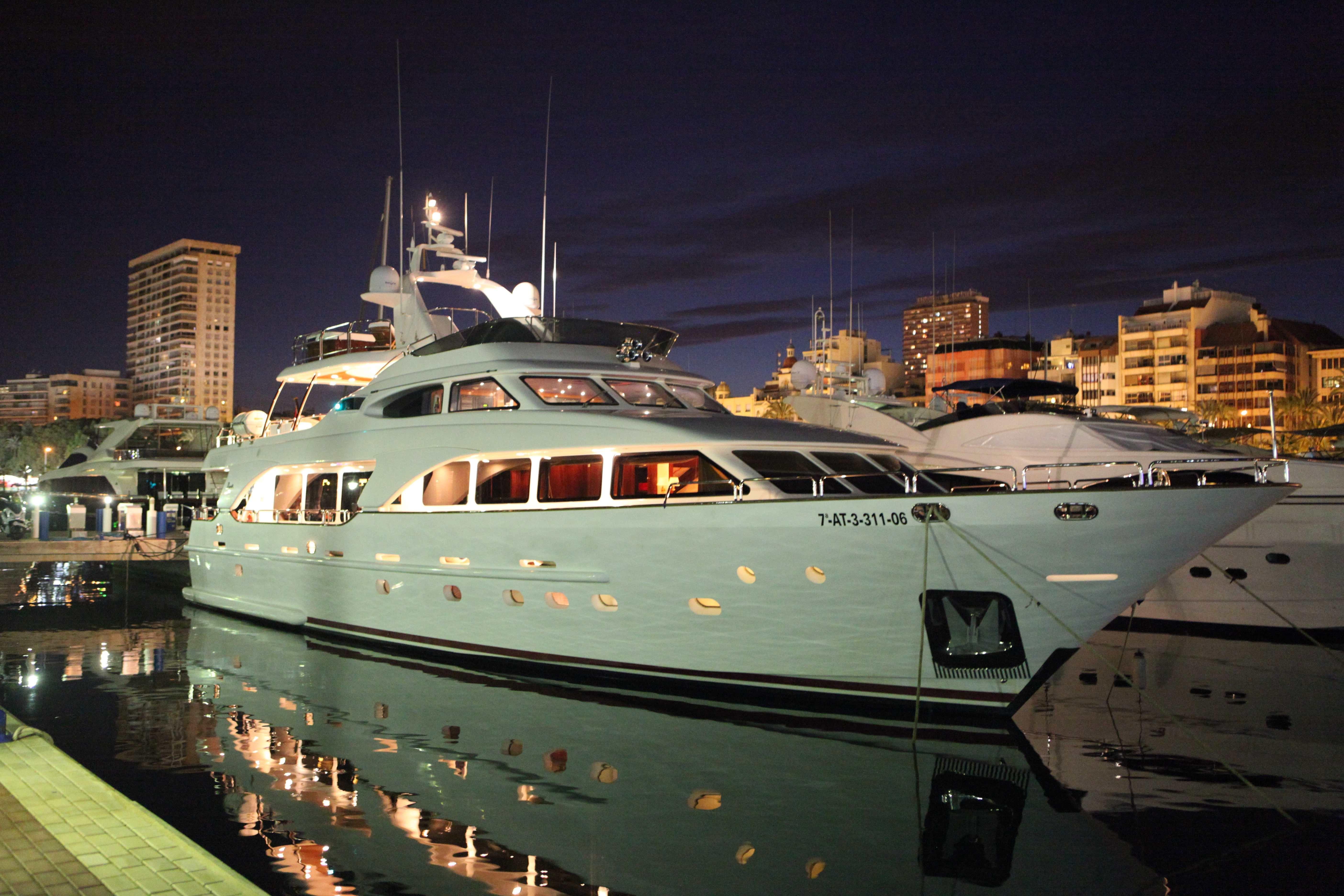 2004 Benetti 101 