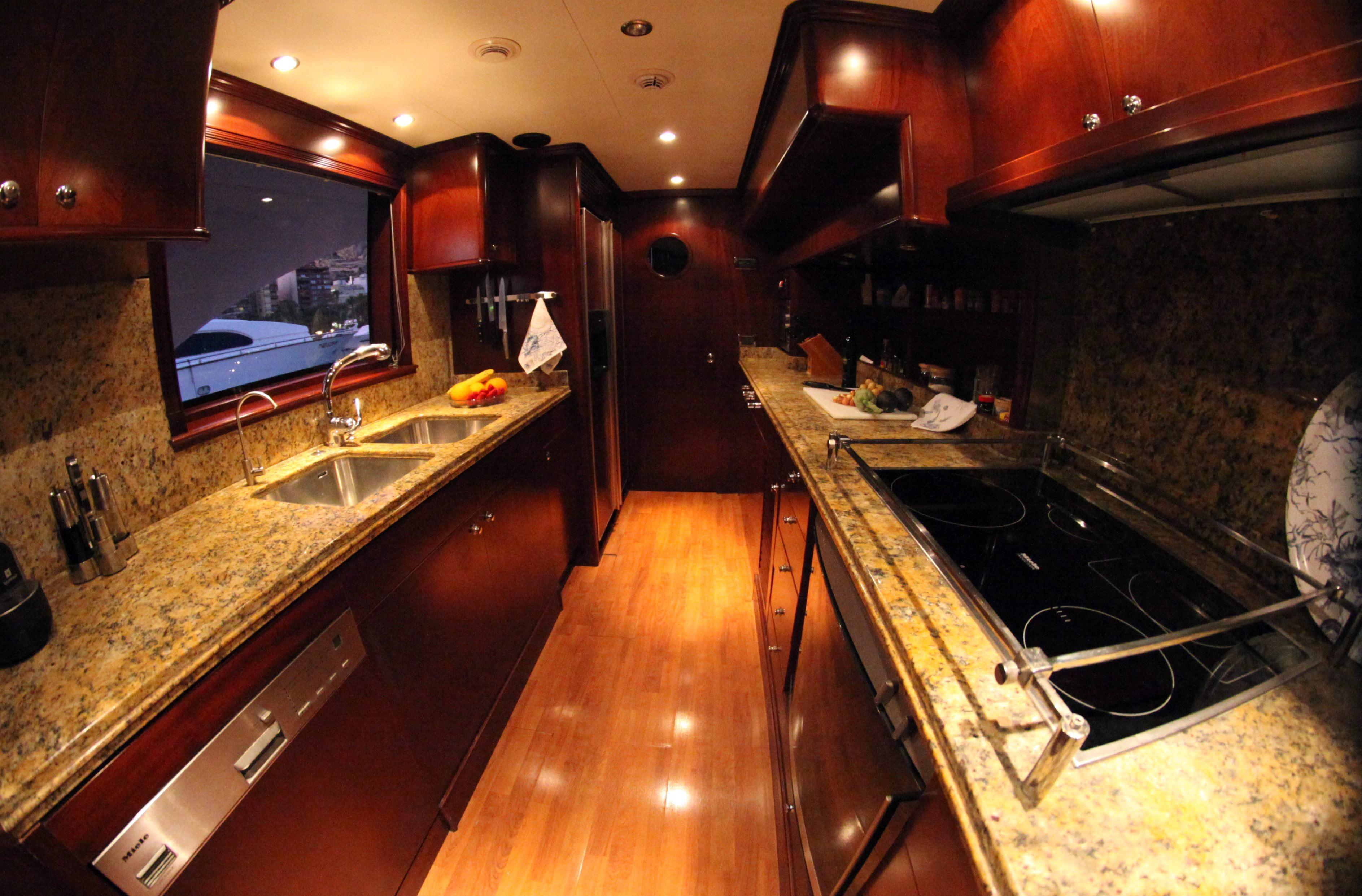 2004 Benetti 101 