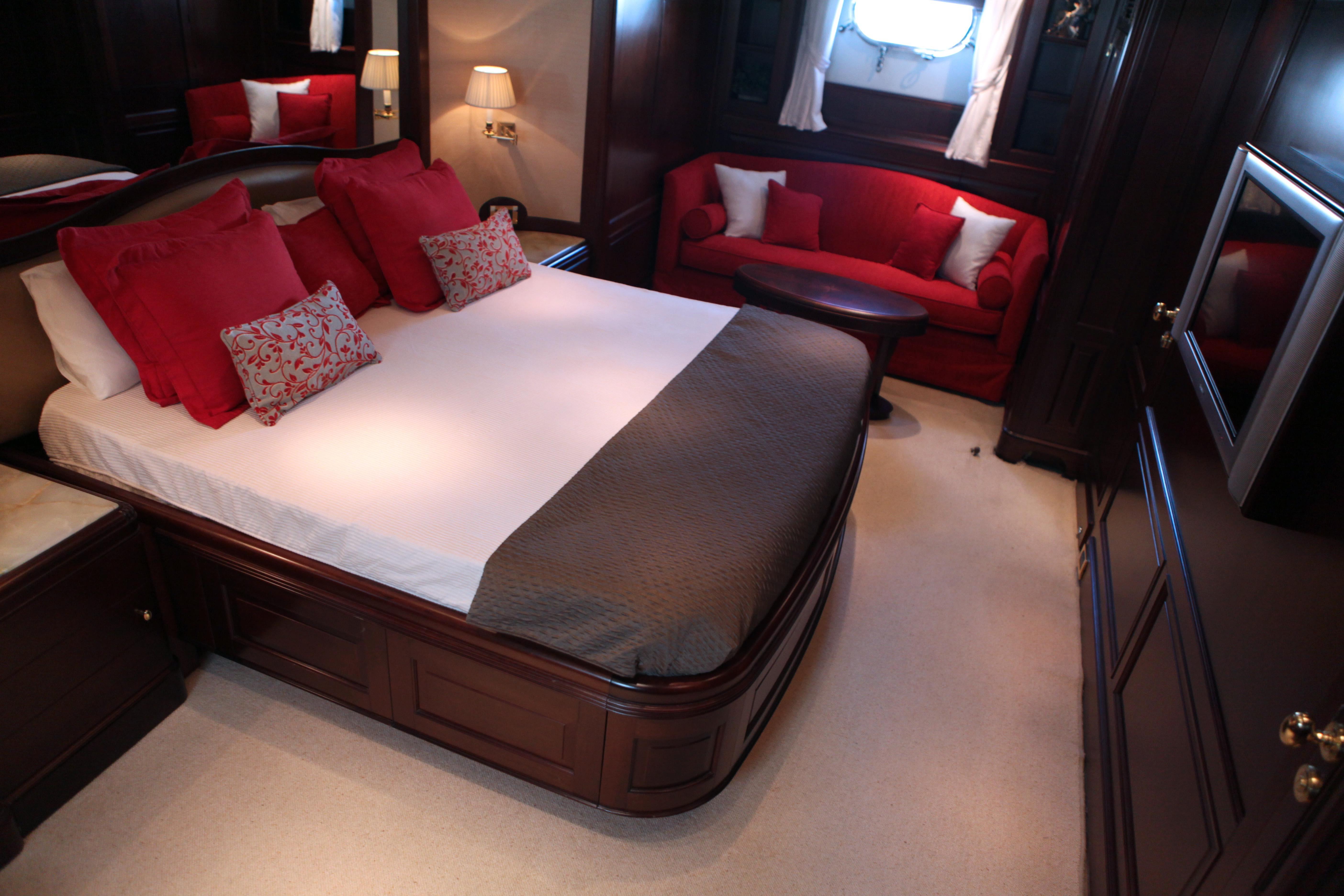 2004 Benetti 101 