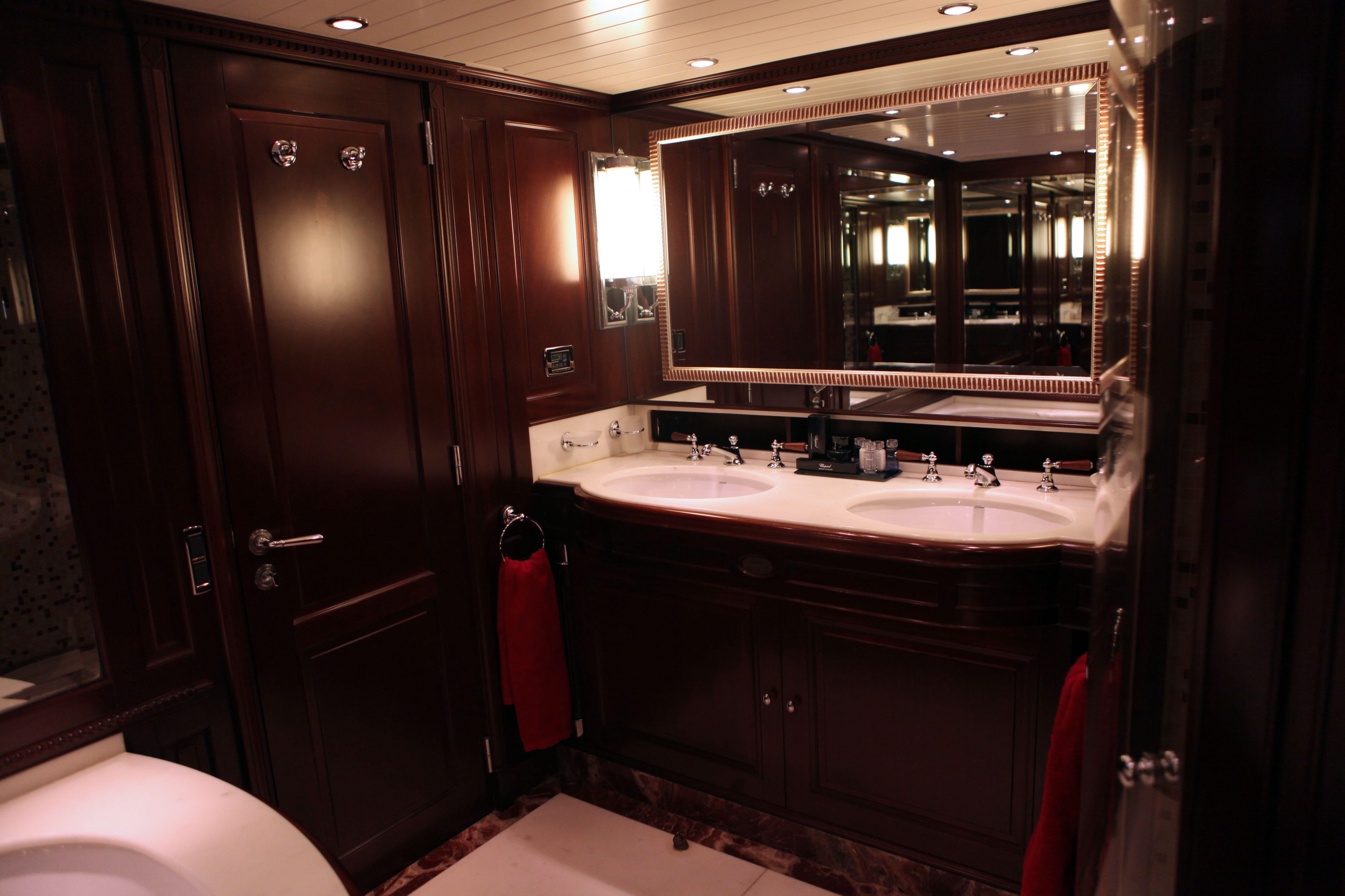 2004 Benetti 101 