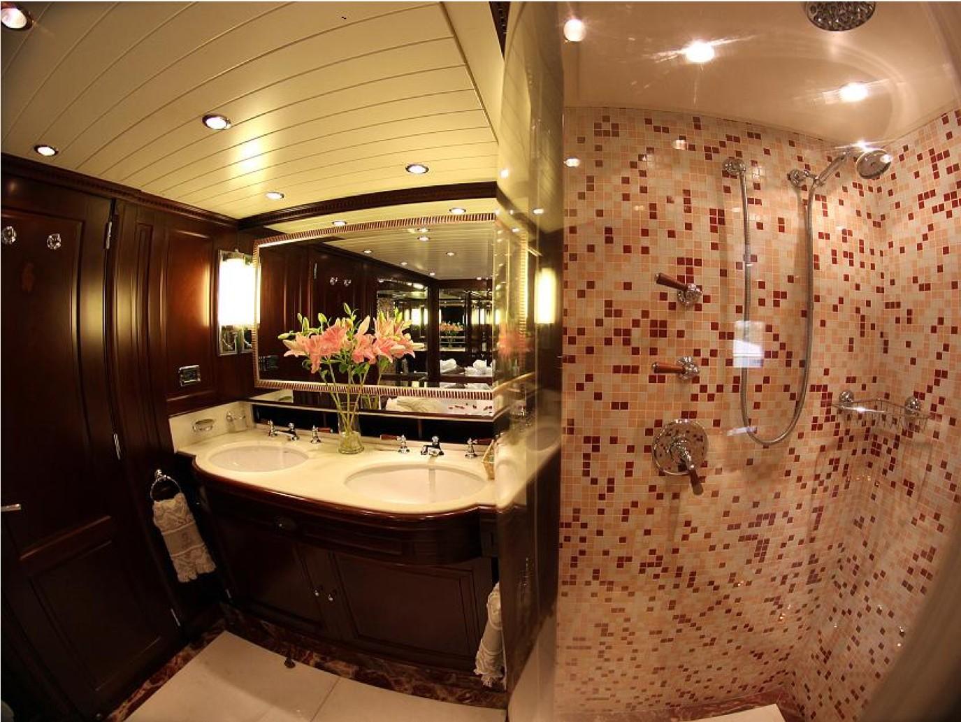 2004 Benetti 101 