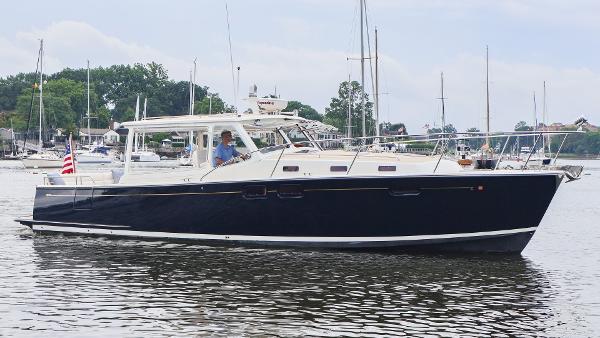 Photo of 2010 MJM 44'