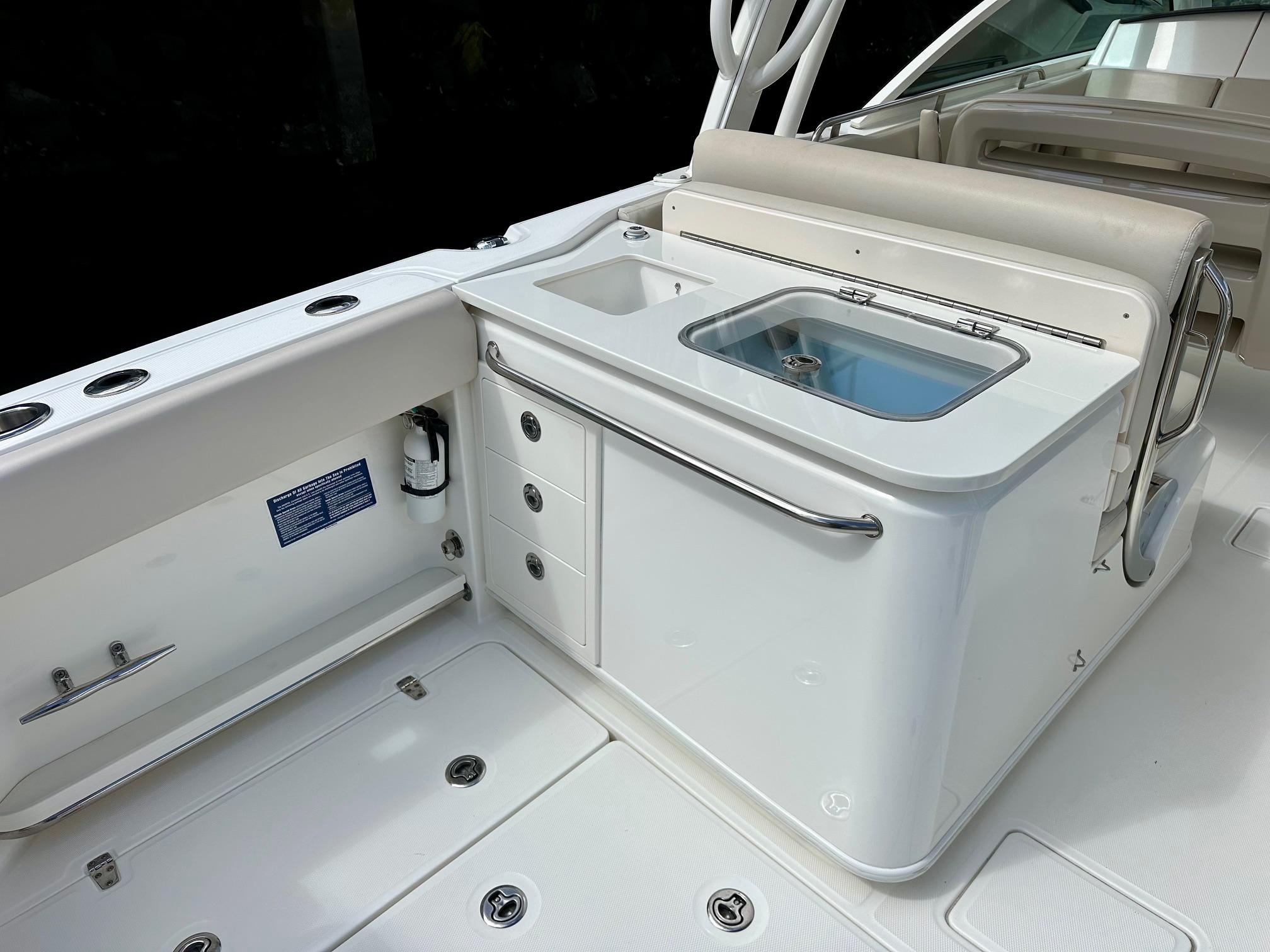 2016 Boston Whaler 320 Vantage #TBJRP0026F inventory image at Sun Country Marine Group, San Diego Harbor Island 2016 Boston Whaler 320 Vantage #TBJRP0026F inventory image at Sun Country Marine Group, San Diego Harbor Island