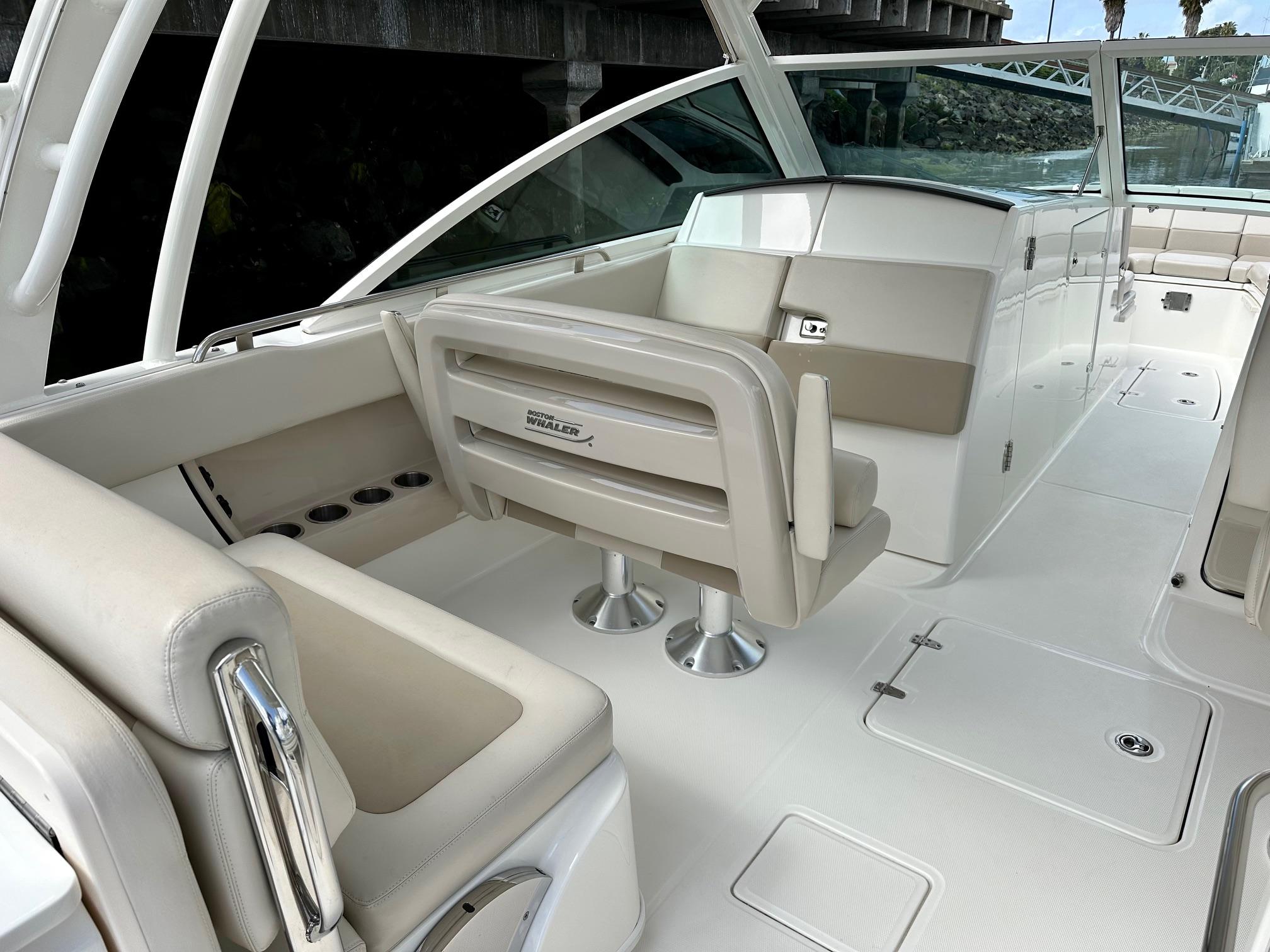 2016 Boston Whaler 320 Vantage #TBJRP0026F inventory image at Sun Country Marine Group, San Diego Harbor Island 2016 Boston Whaler 320 Vantage #TBJRP0026F inventory image at Sun Country Marine Group, San Diego Harbor Island
