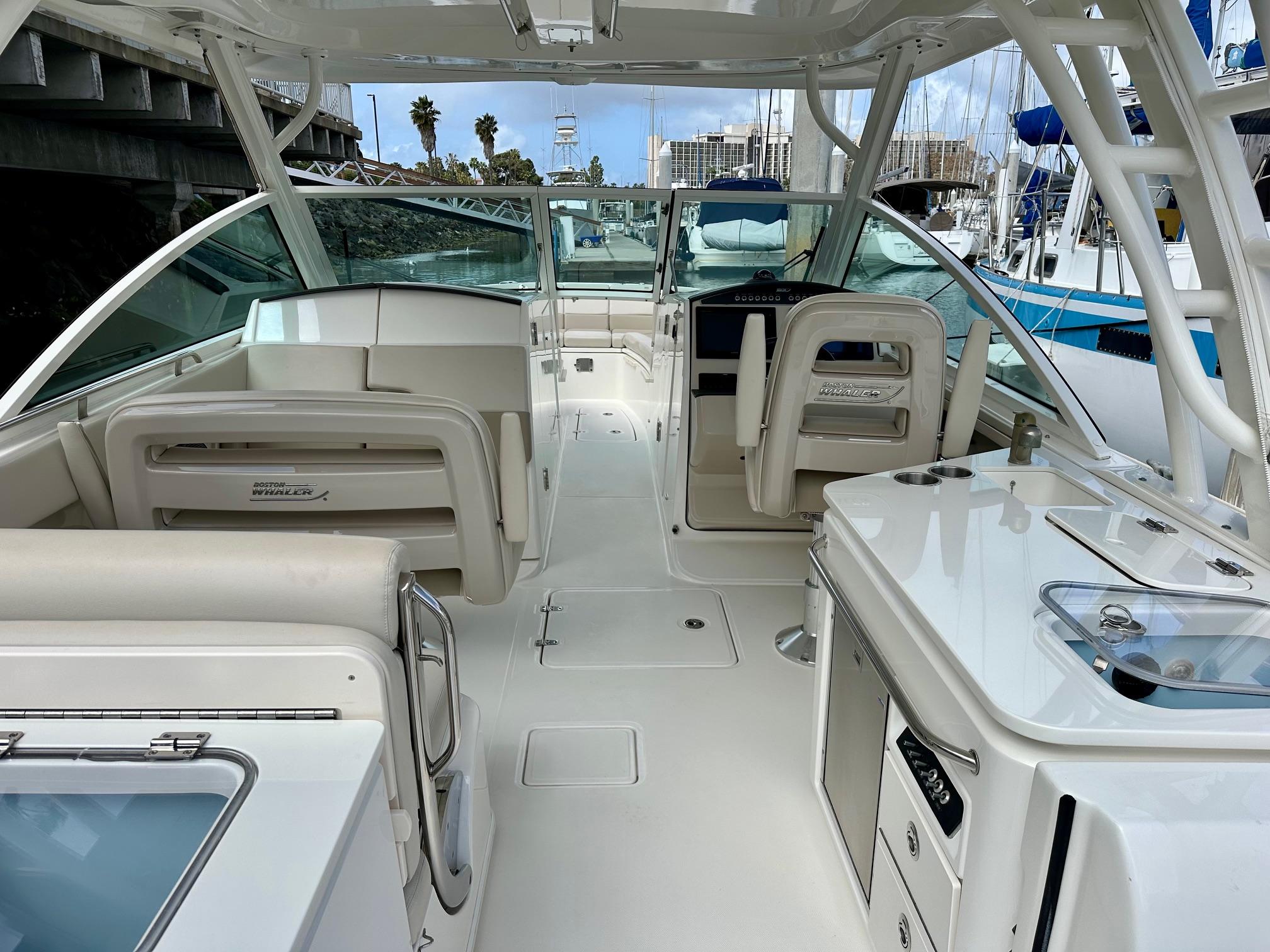 2016 Boston Whaler 320 Vantage #TBJRP0026F inventory image at Sun Country Marine Group, San Diego Harbor Island 2016 Boston Whaler 320 Vantage #TBJRP0026F inventory image at Sun Country Marine Group, San Diego Harbor Island