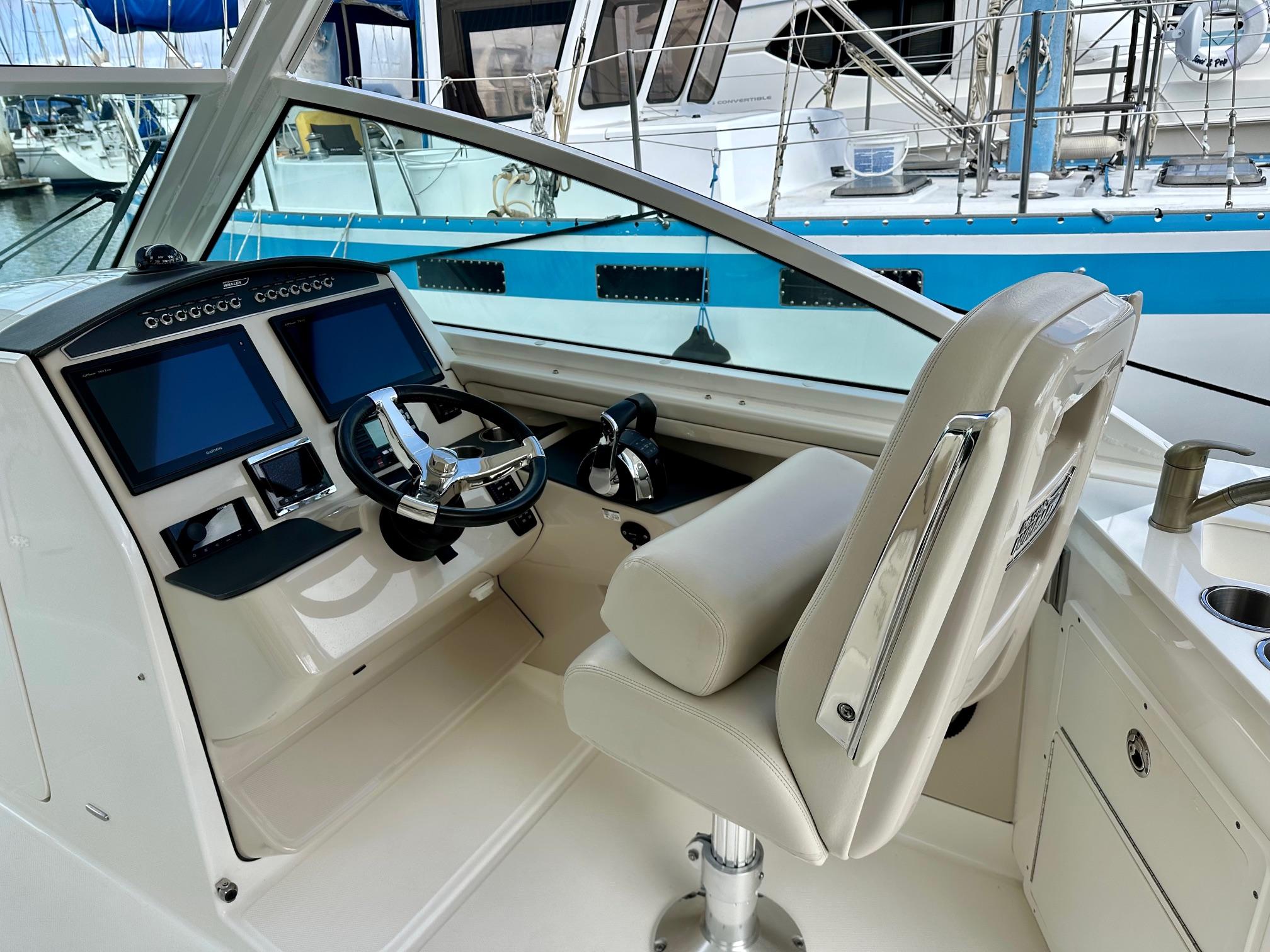 2016 Boston Whaler 320 Vantage #TBJRP0026F inventory image at Sun Country Marine Group, San Diego Harbor Island 2016 Boston Whaler 320 Vantage #TBJRP0026F inventory image at Sun Country Marine Group, San Diego Harbor Island