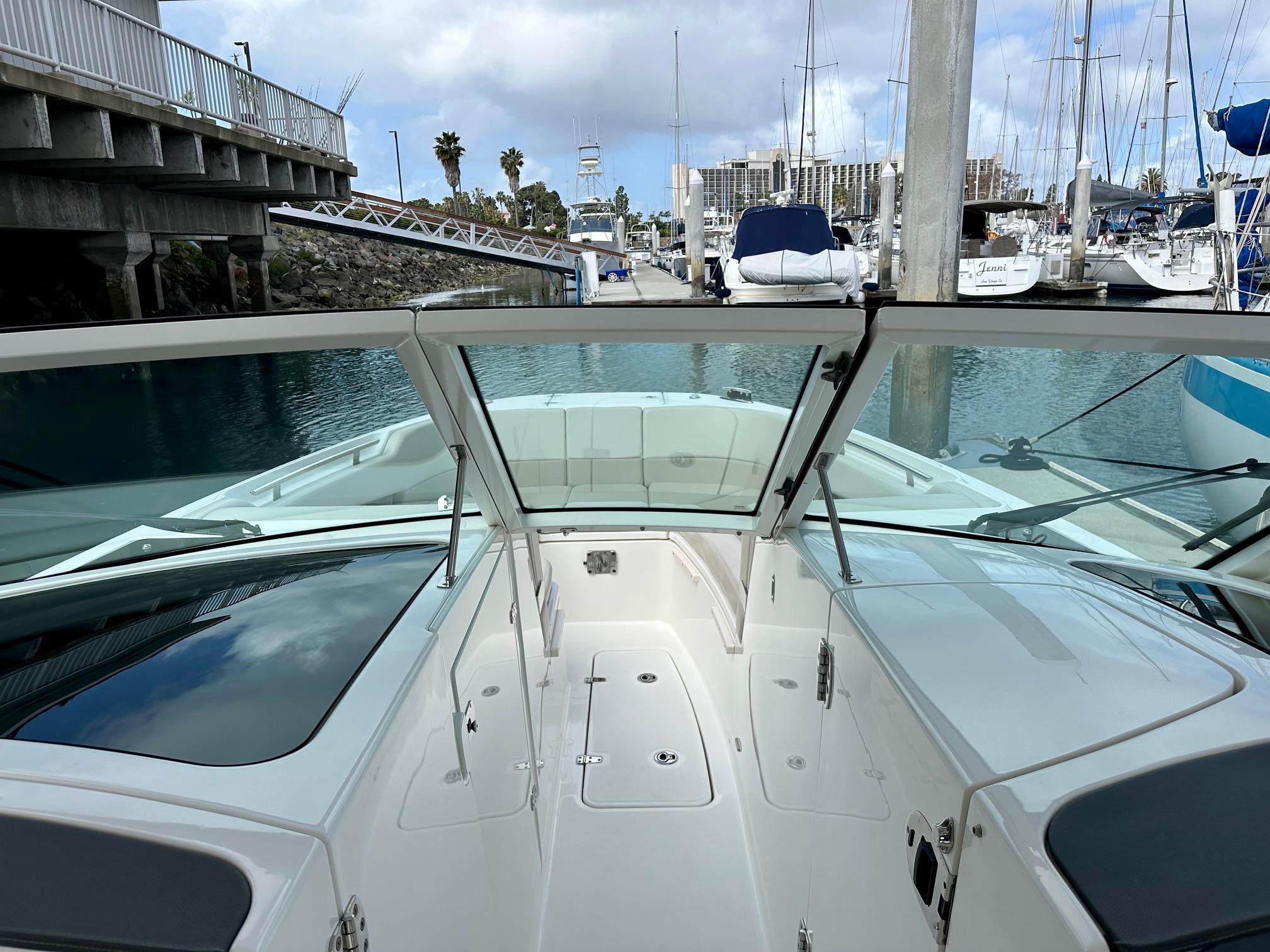 2016 Boston Whaler 320 Vantage #TBJRP0026F inventory image at Sun Country Marine Group, San Diego Harbor Island 2016 Boston Whaler 320 Vantage #TBJRP0026F inventory image at Sun Country Marine Group, San Diego Harbor Island