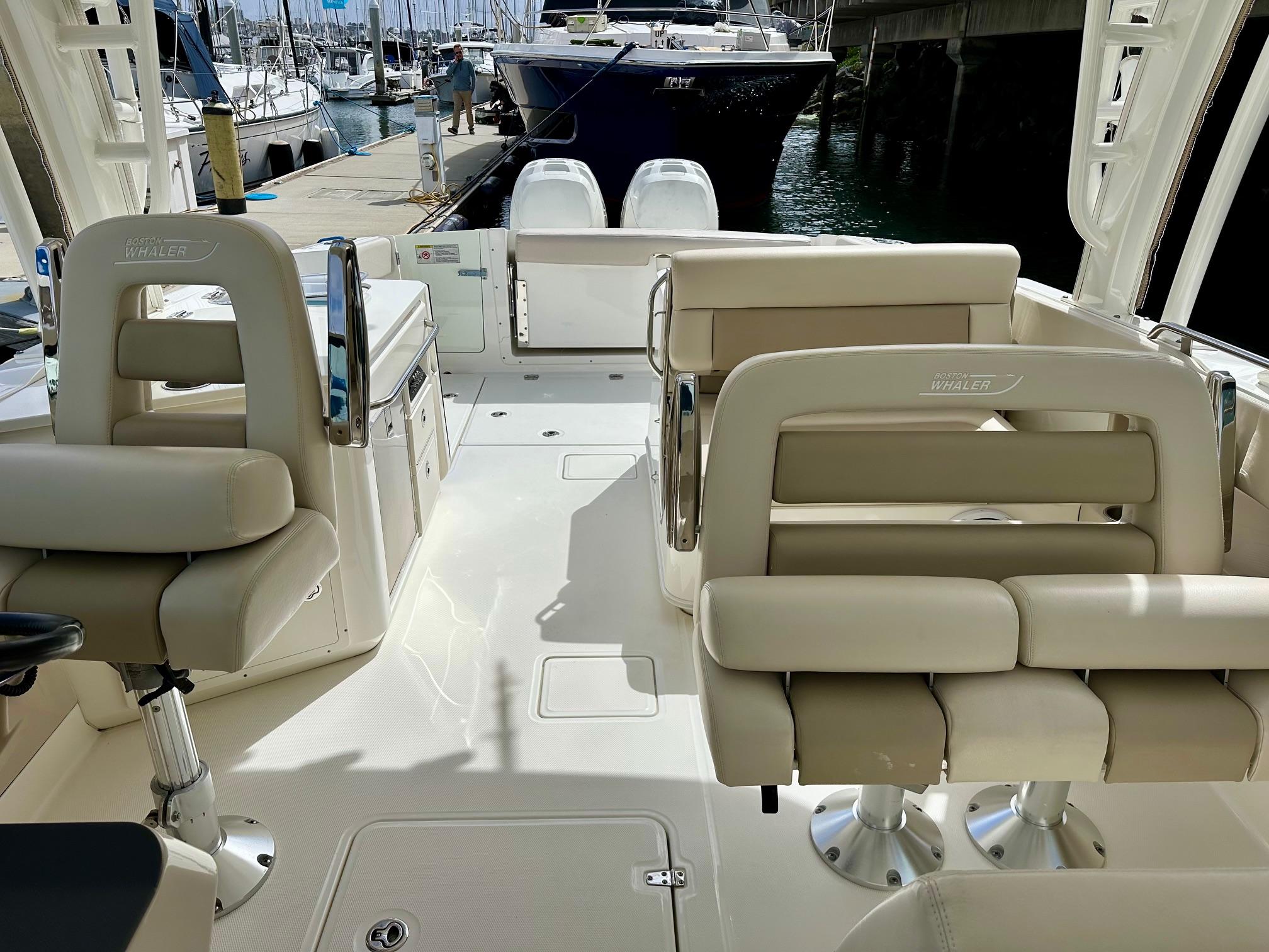 2016 Boston Whaler 320 Vantage #TBJRP0026F inventory image at Sun Country Marine Group, San Diego Harbor Island 2016 Boston Whaler 320 Vantage #TBJRP0026F inventory image at Sun Country Marine Group, San Diego Harbor Island