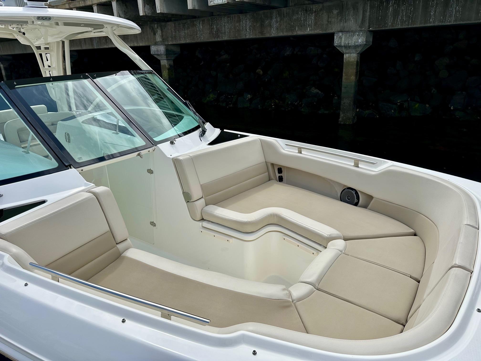 2016 Boston Whaler 320 Vantage #TBJRP0026F inventory image at Sun Country Marine Group, San Diego Harbor Island 2016 Boston Whaler 320 Vantage #TBJRP0026F inventory image at Sun Country Marine Group, San Diego Harbor Island