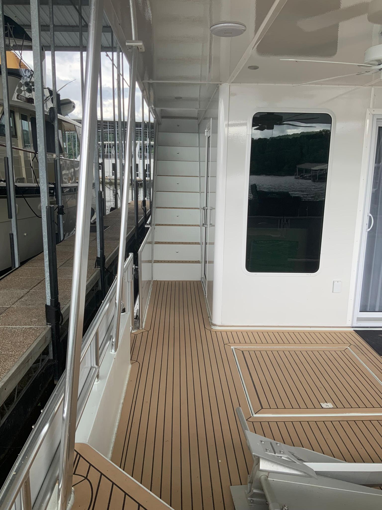 Yacht for Sale 79 Sumerset Yachts Iuka, MS Denison Yacht Sales