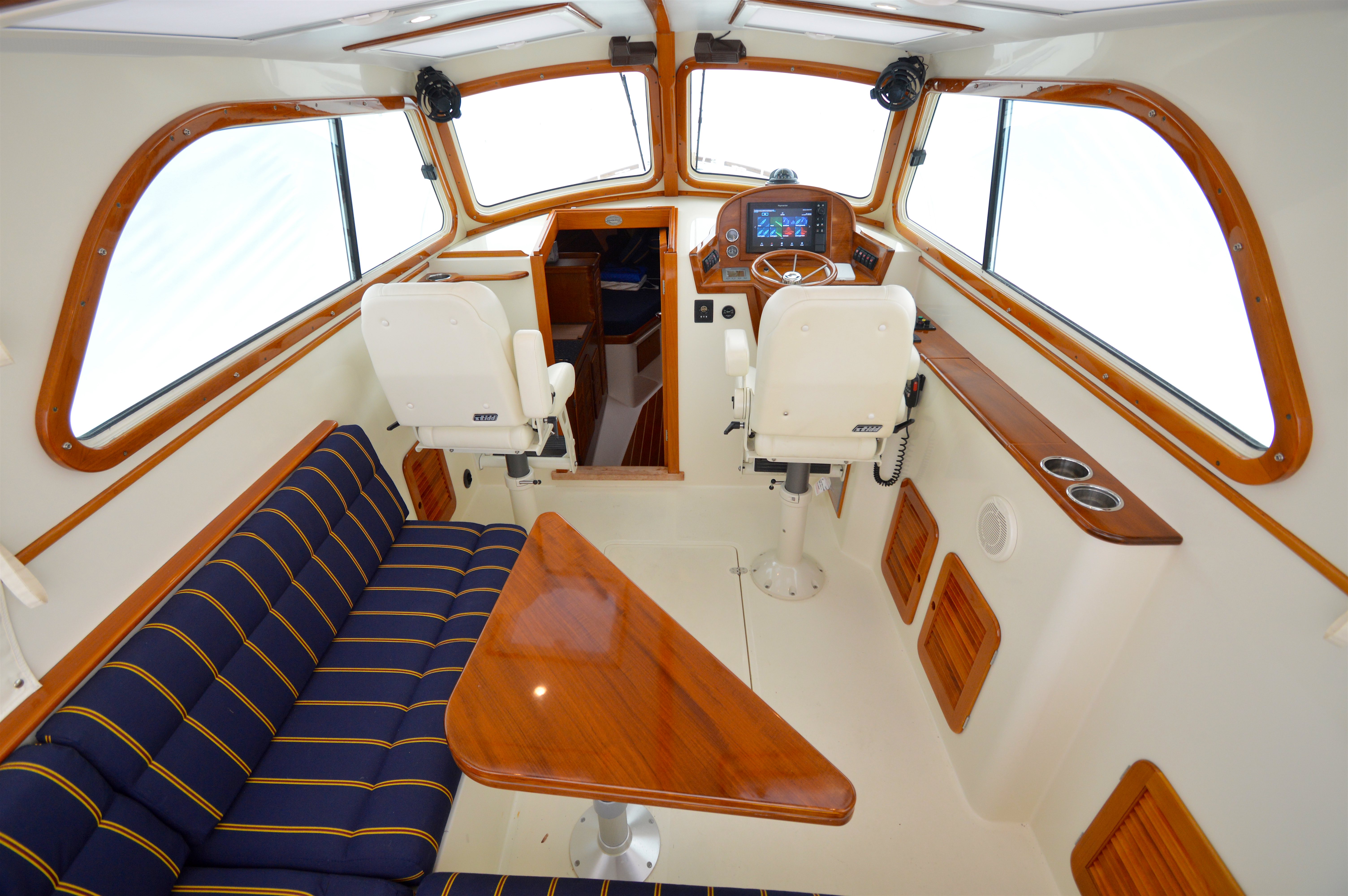 36 Hinckley 36 Picnic Boat Extended Pilothouse 2005 "Crosswinds" HMY