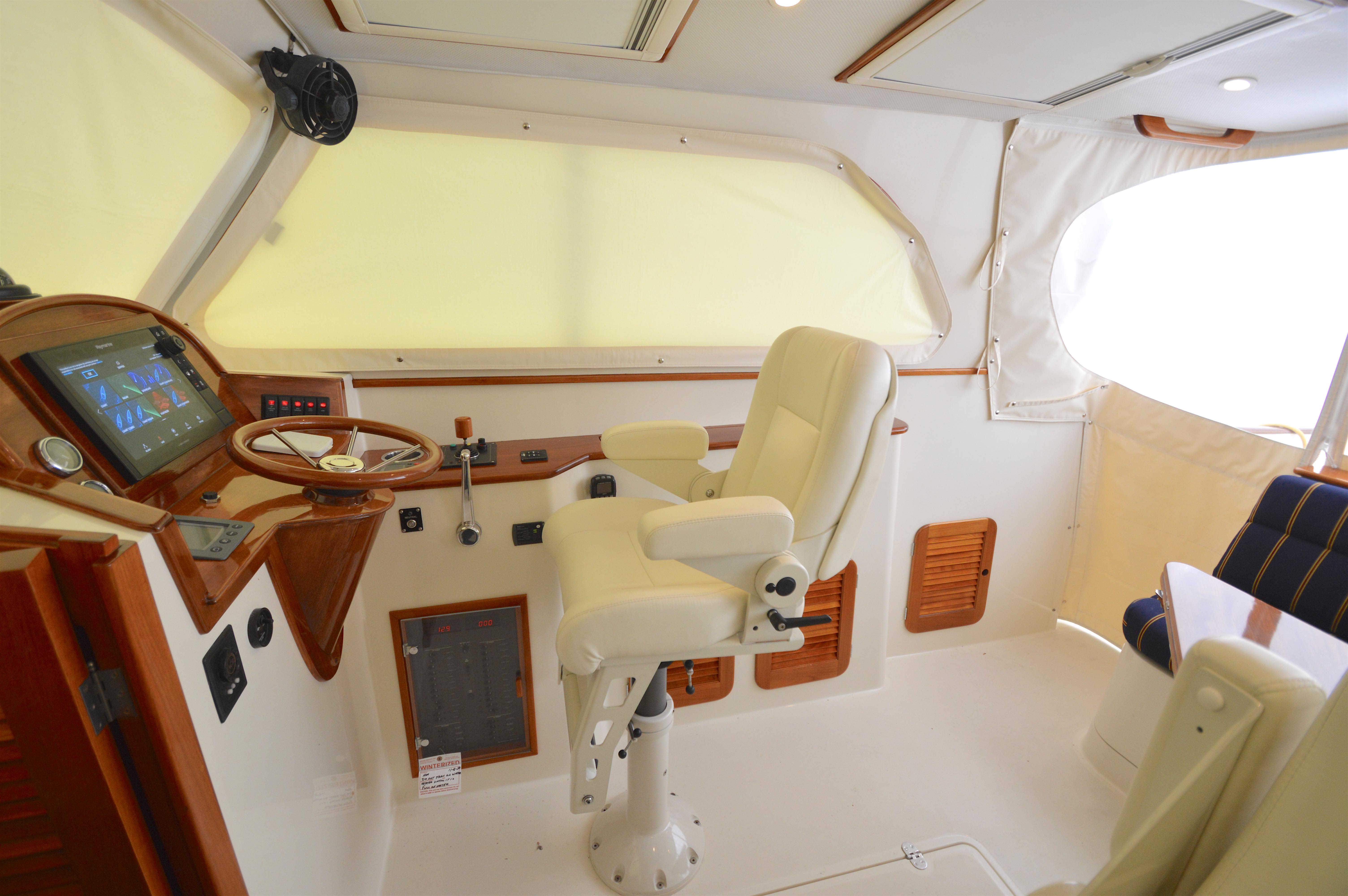 36 Hinckley 36 Picnic Boat Extended Pilothouse 2005 "Crosswinds" HMY