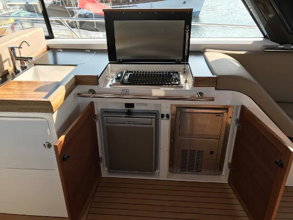 Sealine SC47