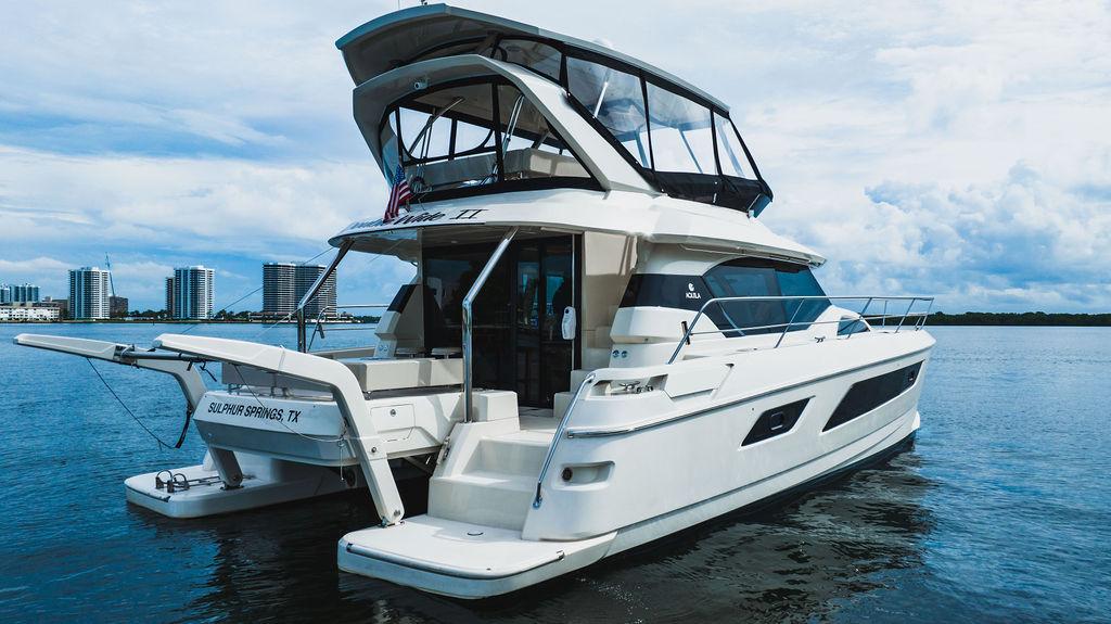 Aquila 44 DOUBLE WIDE II - Stern