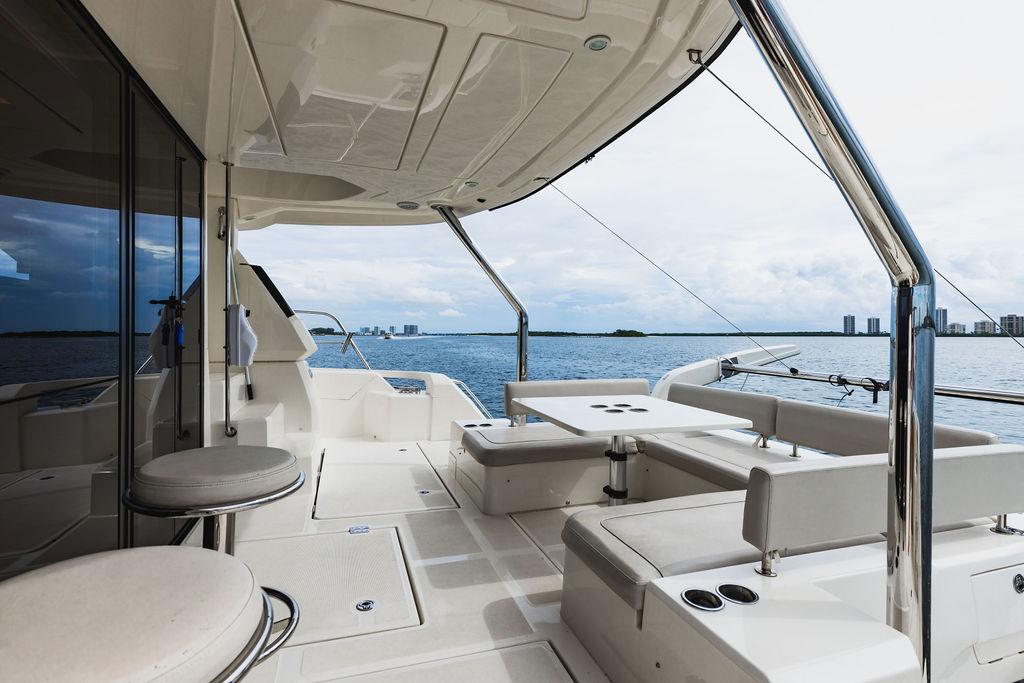 Aquila 44 DOUBLE WIDE II - Aft deck