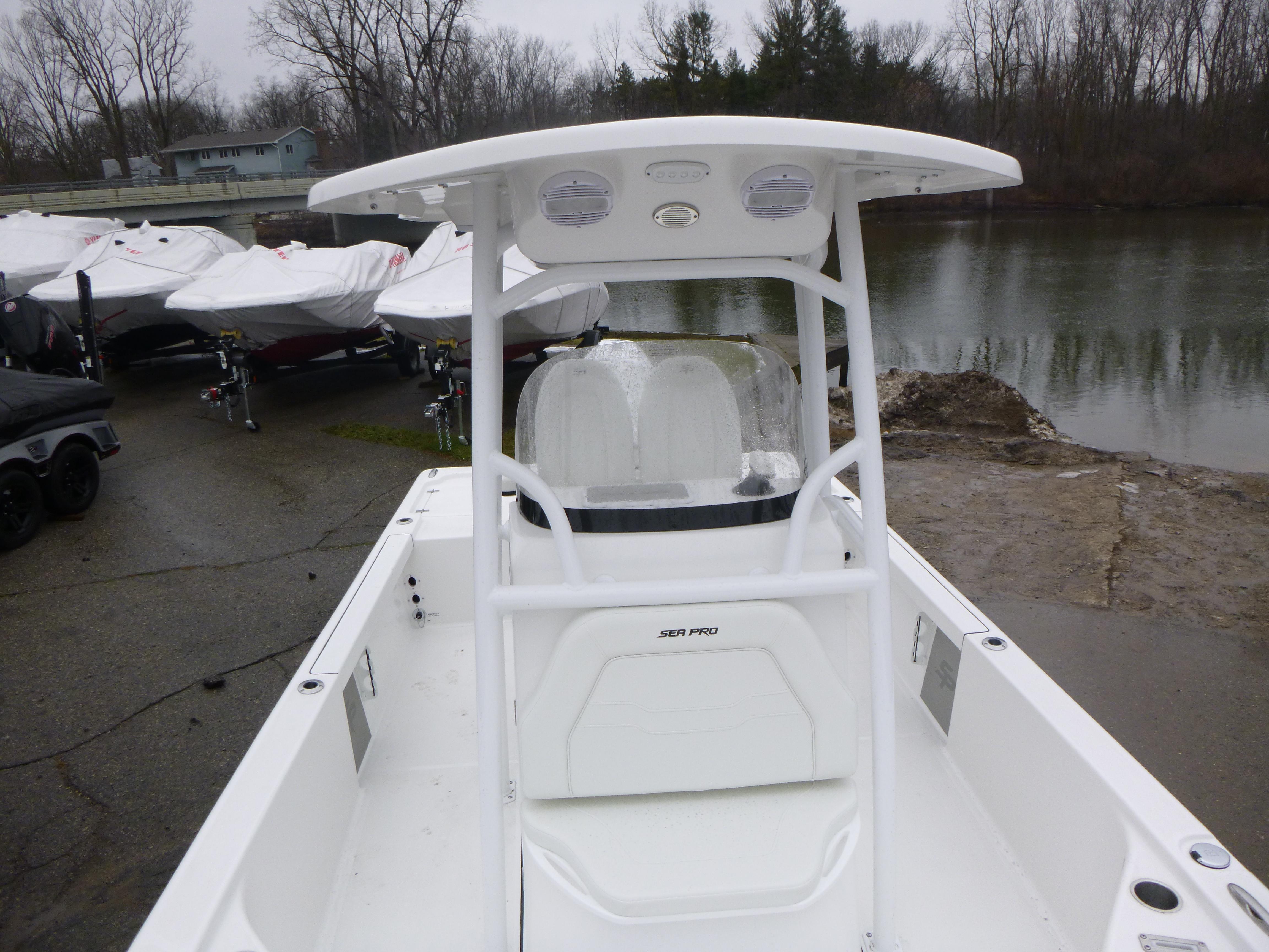2025 Sea Pro 250 Bay Gallery