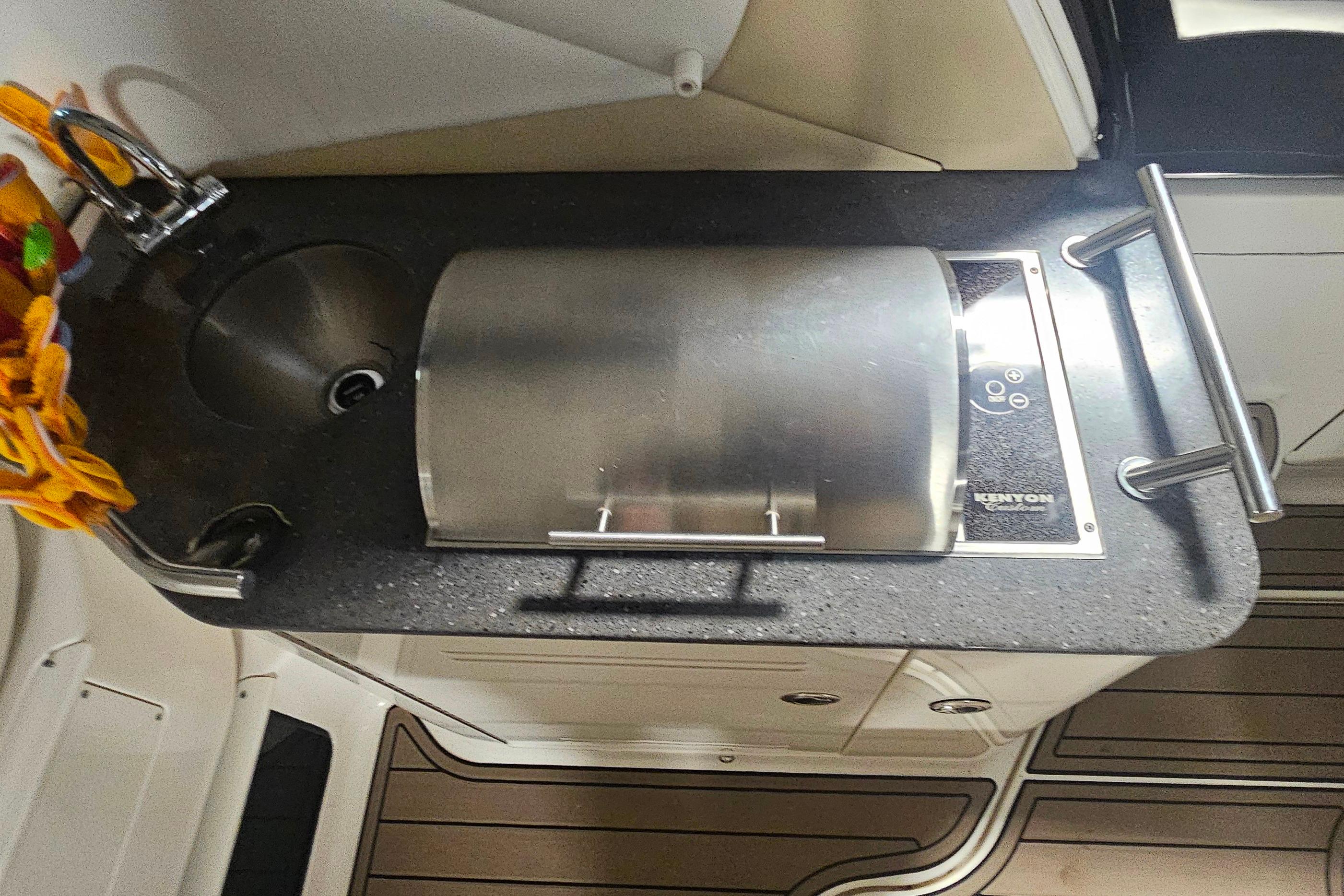 Knot 10 Yacht Sales Knot 10 Yacht Sales