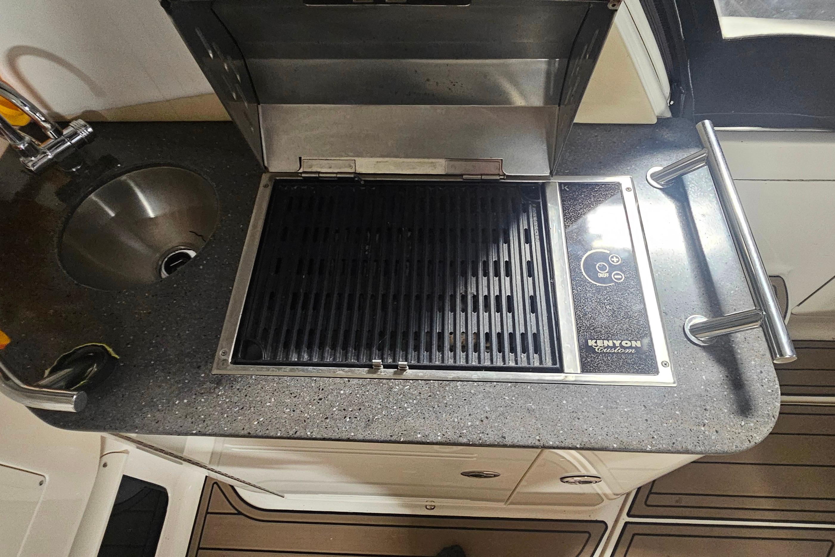 Knot 10 Yacht Sales Knot 10 Yacht Sales