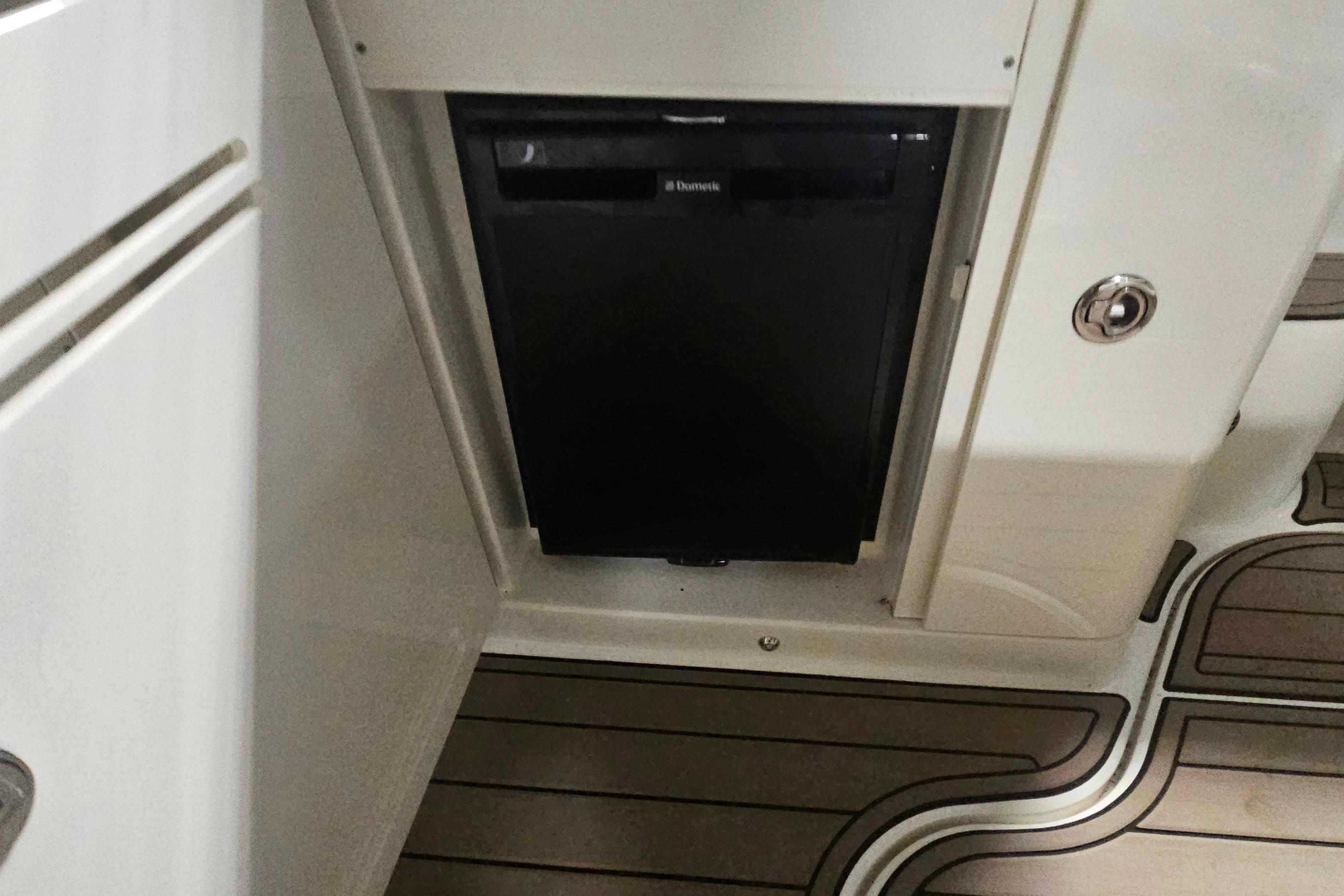 Knot 10 Yacht Sales Knot 10 Yacht Sales