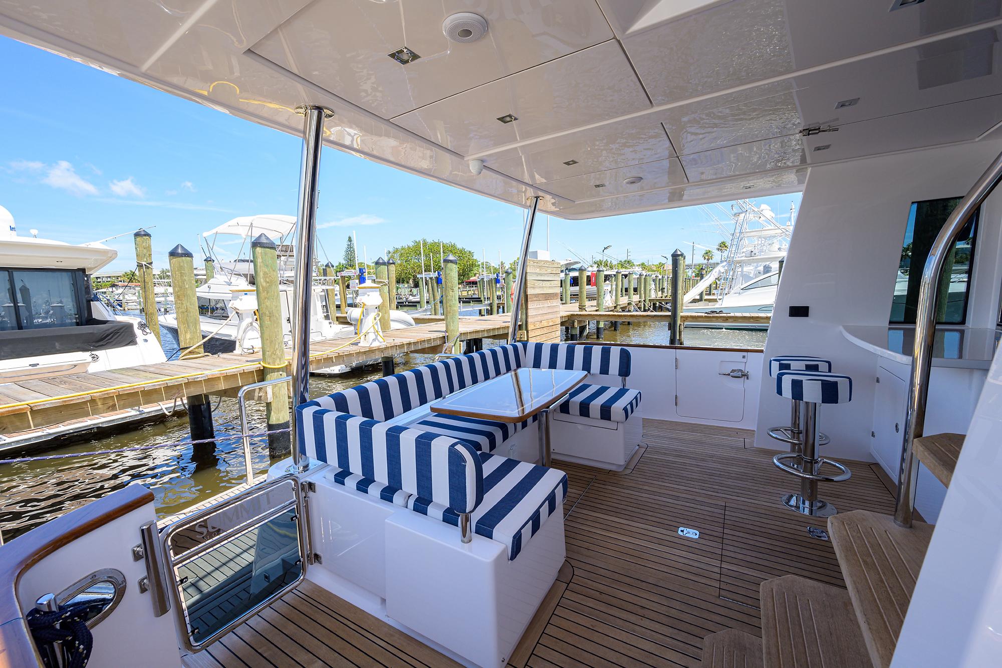 Summit 54 Motoryacht-Aft Deck