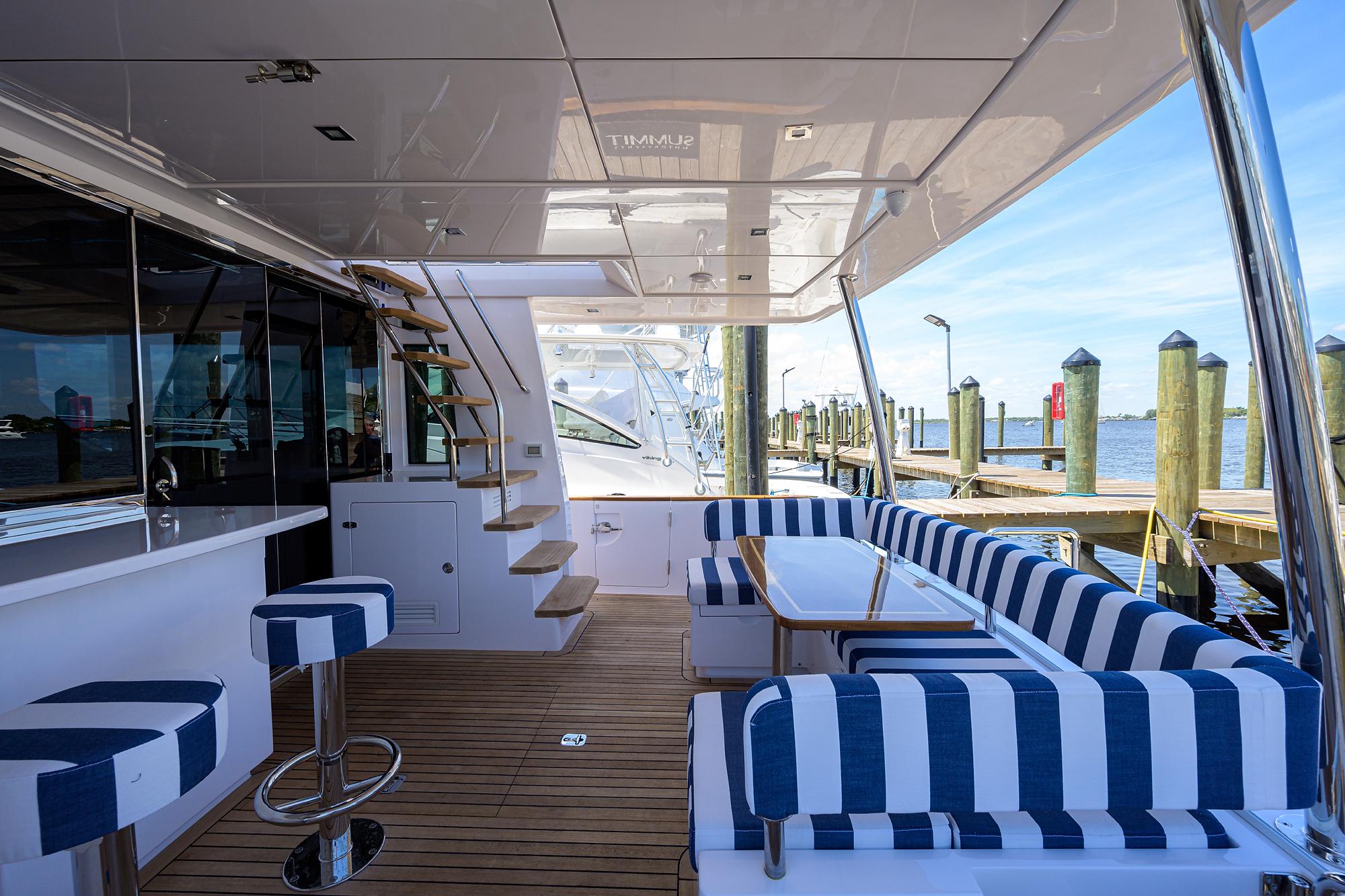 Summit 54 Motoryacht-Aft Deck