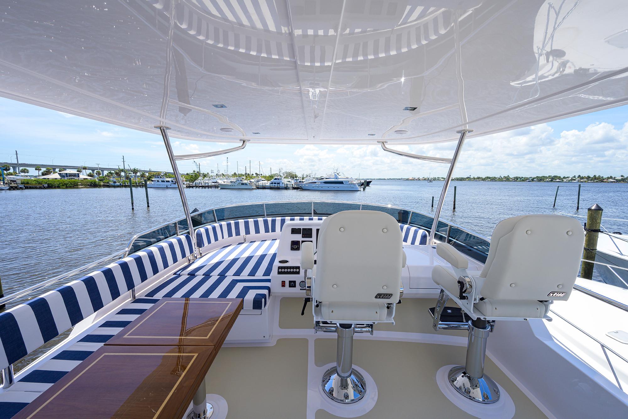 Summit 54 Motoryacht-Flybridge
