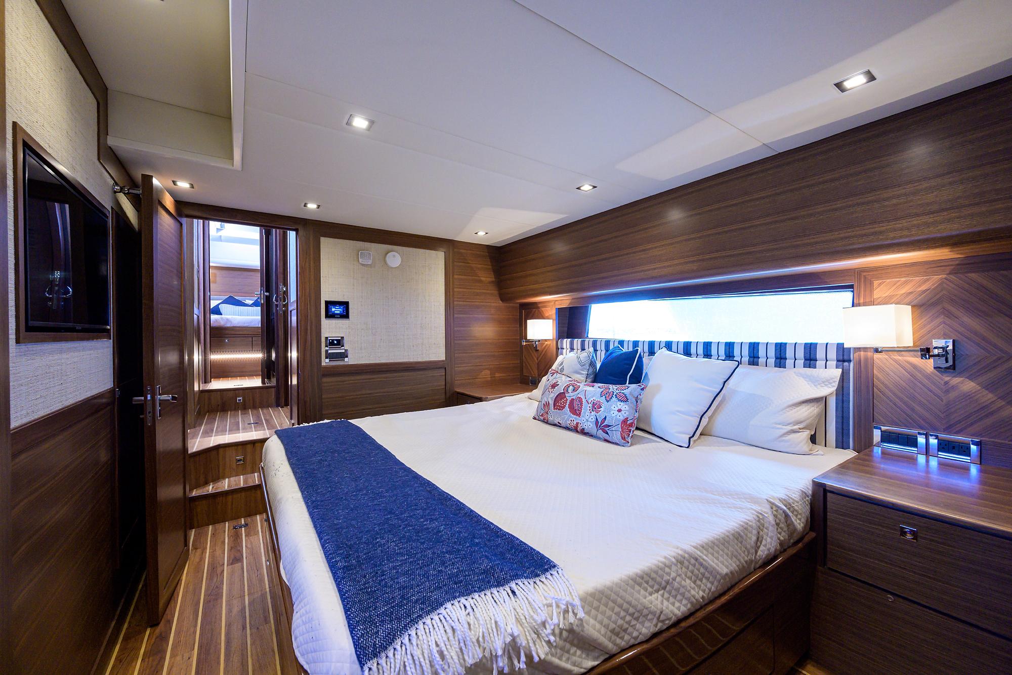 Summit 54 Motoryacht-Master Stateroom