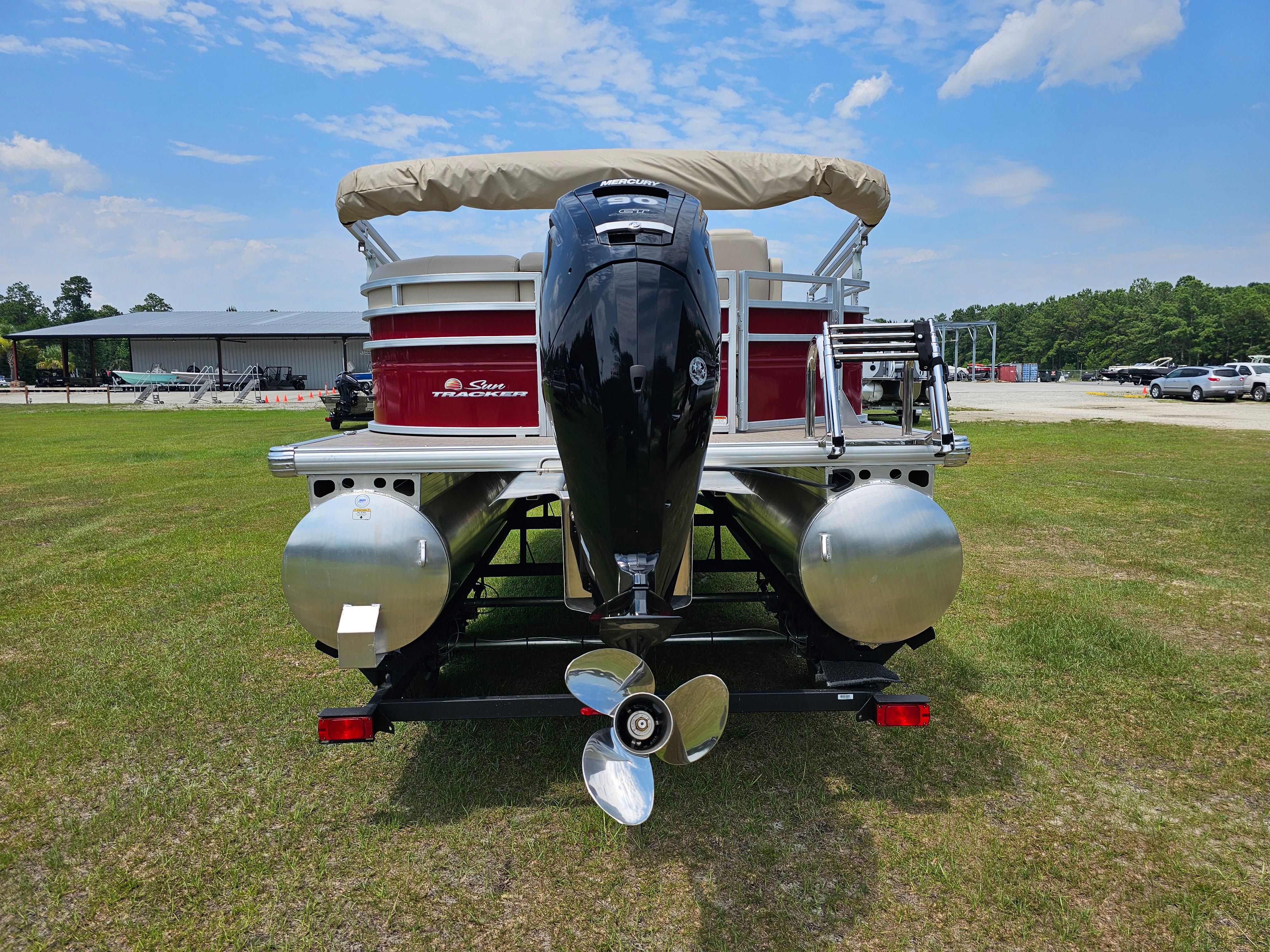2024 Sun Tracker Party Barge® 20 DLX