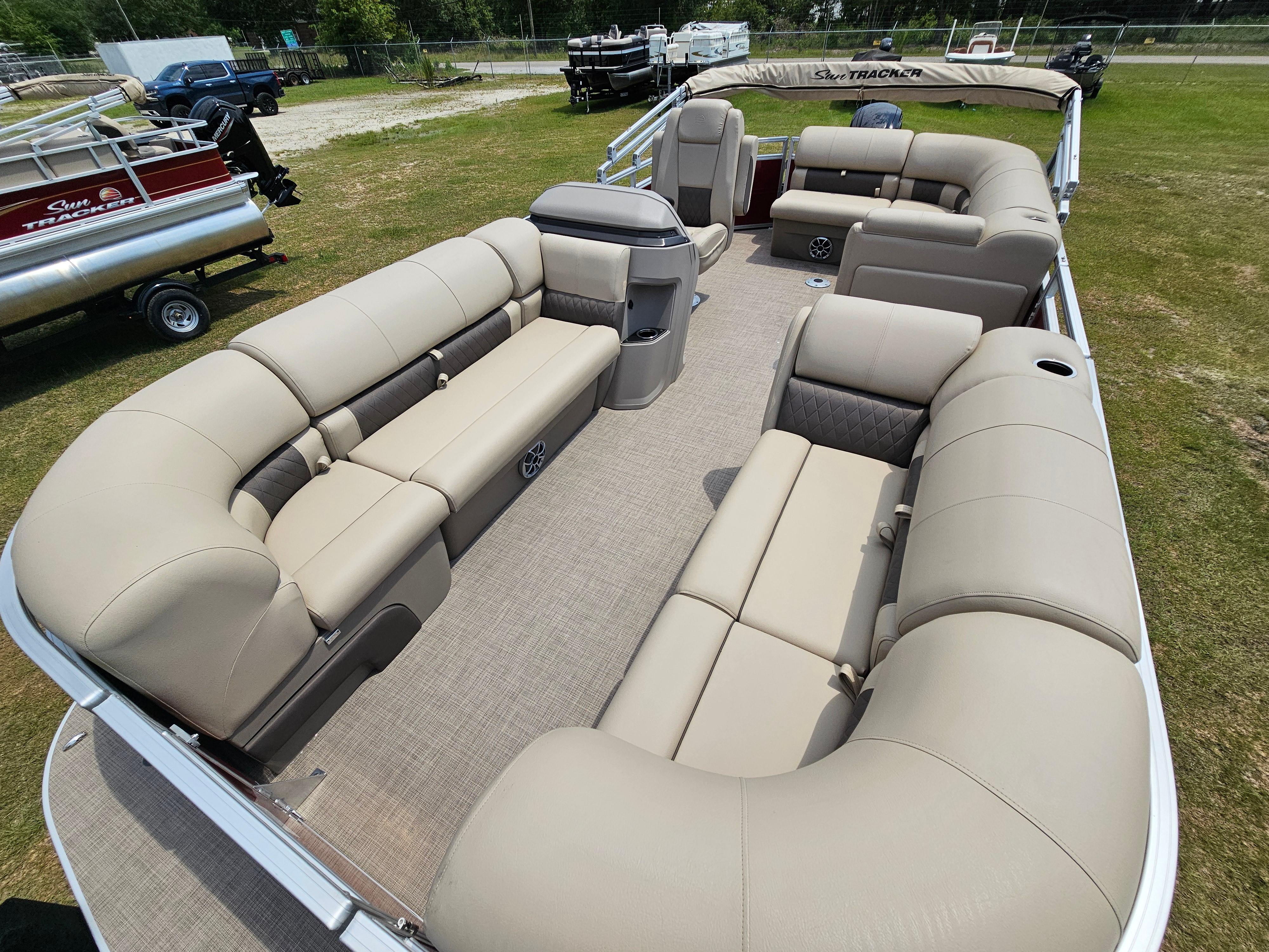 2024 Sun Tracker Party Barge® 20 DLX